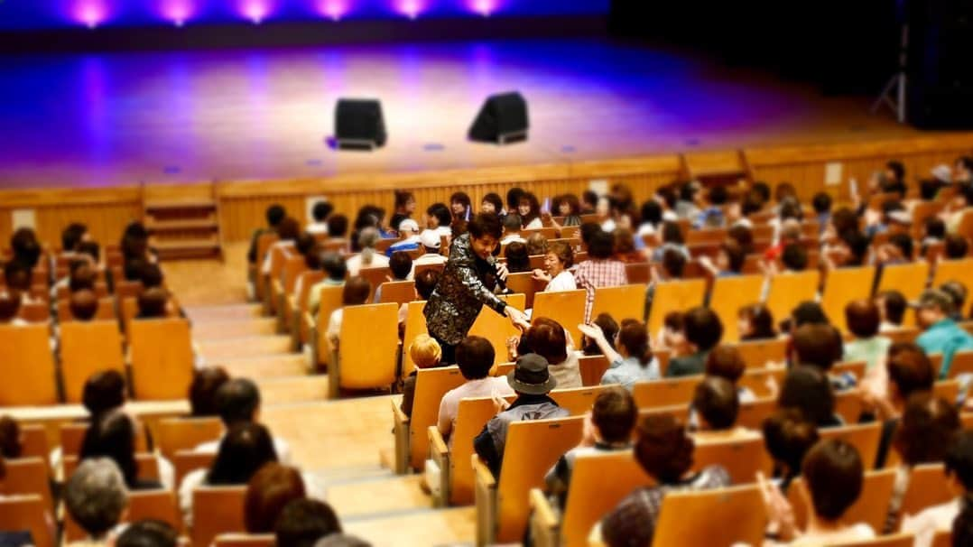 中澤卓也さんのインスタグラム写真 - (中澤卓也Instagram)「今日は北海道幕別町へ！今日も最高に楽しいステージでした、皆様に感謝です✨もっともっと北海道にお邪魔出来るように、これからも頑張ります！皆様、またお待ちしてます😁👍 #北海道幕別町 #コンサート #感謝 #もっと北海道に来たい #頑張ります #茜色の恋 #中澤卓也」8月21日 20時00分 - takuya_nakazawa.118