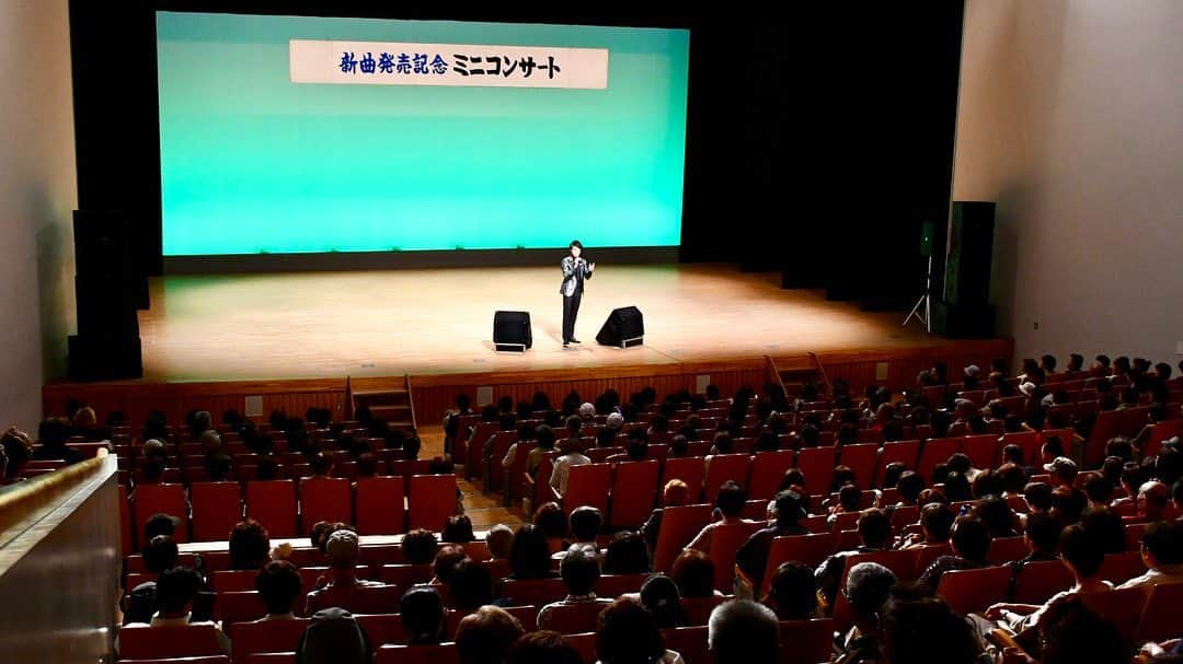 中澤卓也さんのインスタグラム写真 - (中澤卓也Instagram)「今日は北海道幕別町へ！今日も最高に楽しいステージでした、皆様に感謝です✨もっともっと北海道にお邪魔出来るように、これからも頑張ります！皆様、またお待ちしてます😁👍 #北海道幕別町 #コンサート #感謝 #もっと北海道に来たい #頑張ります #茜色の恋 #中澤卓也」8月21日 20時00分 - takuya_nakazawa.118