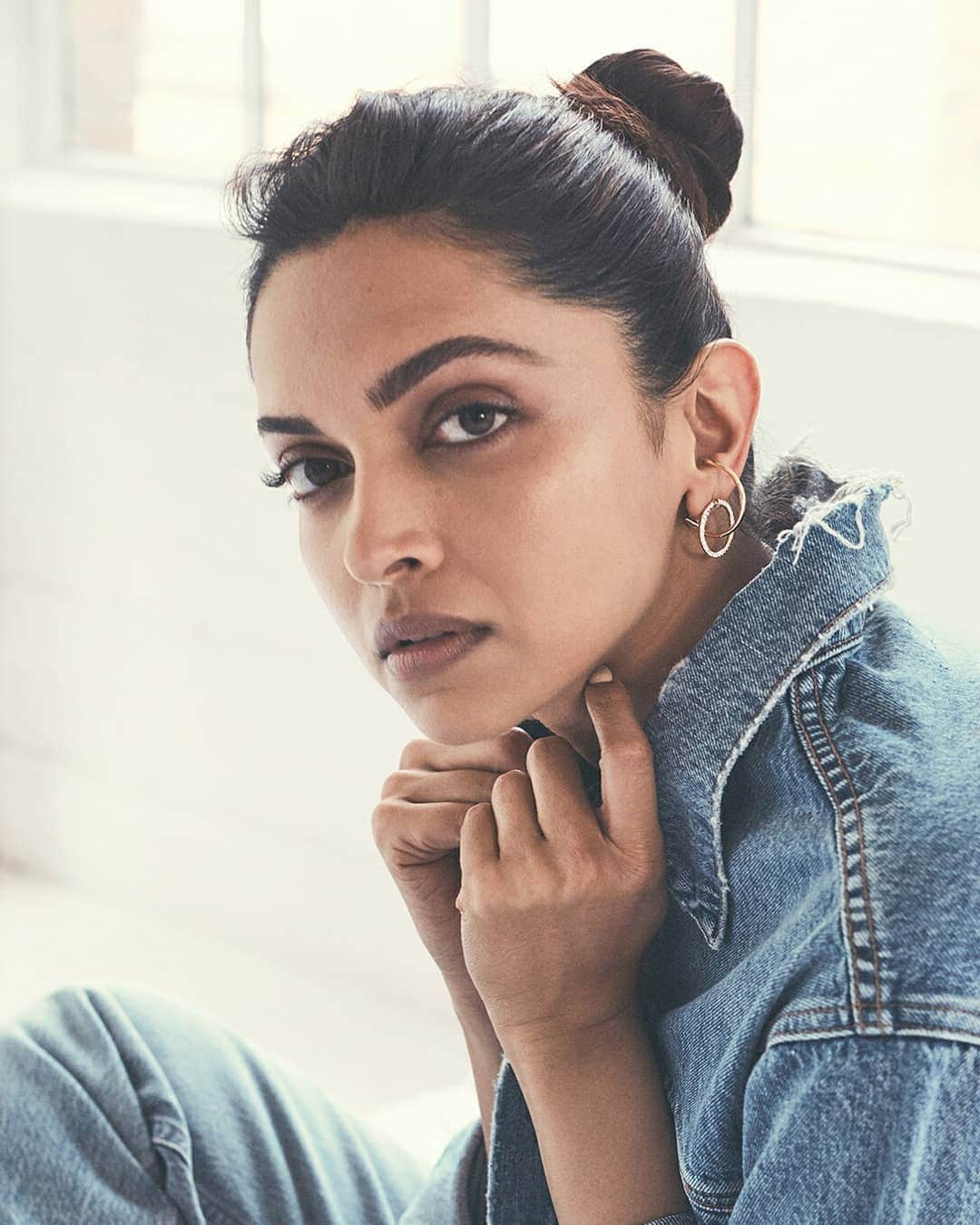 PORTER magazineさんのインスタグラム写真 - (PORTER magazineInstagram)「Bollywood superstar @deepikapadukone models the season's hottest denim pieces and ultra-luxe diamond jewelry in #PorterEdit. See the full shoot and read her exclusive interview via the link in bio. ​📸: @stefanogaluzzistudio ​Styling: @hels_broadfoot」8月21日 19時57分 - portermagazine