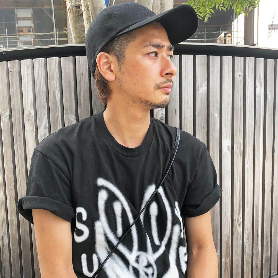 のインスタグラム：「まじ暑い😵💦 サロンワーク終了☺️ secret color ✨超ベージュ✨ @rinatea_25  も大好きな ベージュ😆だよぉ✨ やっぱ、ベージュはいいよね😌✨ オンラインサロン ♦︎secret color♦︎ も120名☺️ありがとうございます！ 新しいワンレングスの切り方 更新しました✂️ 新しい化粧品も絶好調😌 やっぱお客様が喜ぶ顔は 僕たちにとって1番の幸せです😌」