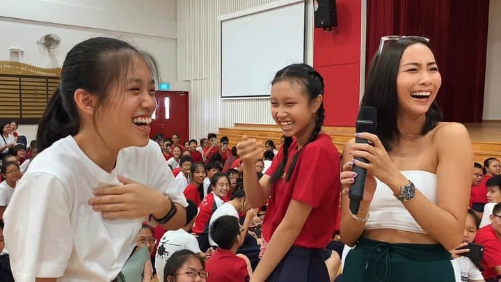 ソニアのインスタグラム：「Leave a comment if you’re from DUNMAN HIGH!! Miss you guys already. Thank you for being such a fun and memorable bunch 🥰 This was one of the school visits I did in my own capacity to celebrate National Day, and it was one to remember. Hope to come by your school soon 👯」