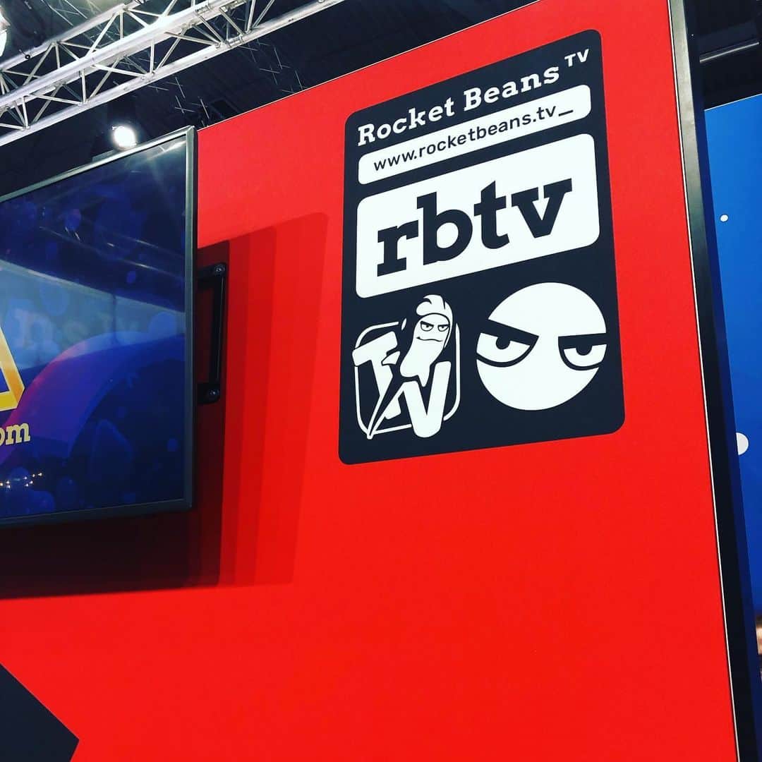須田剛一のインスタグラム：「Our livestream is starting!」