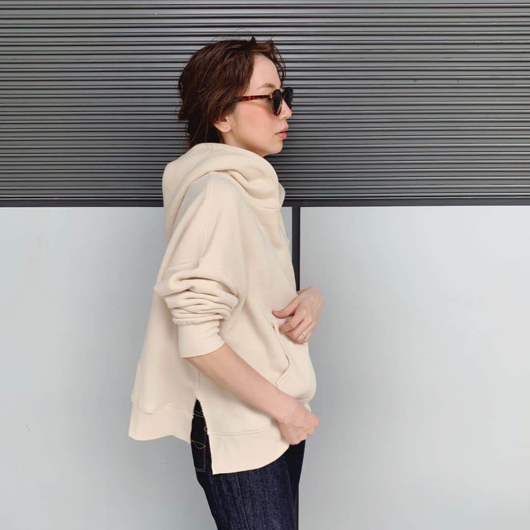 ungrid_minamiのインスタグラム：「. スリットワイドパーカー入荷しましたよー✨ @ungrid_official @ungrid_staffsnap #Ungrid#アミュプラザ博多」