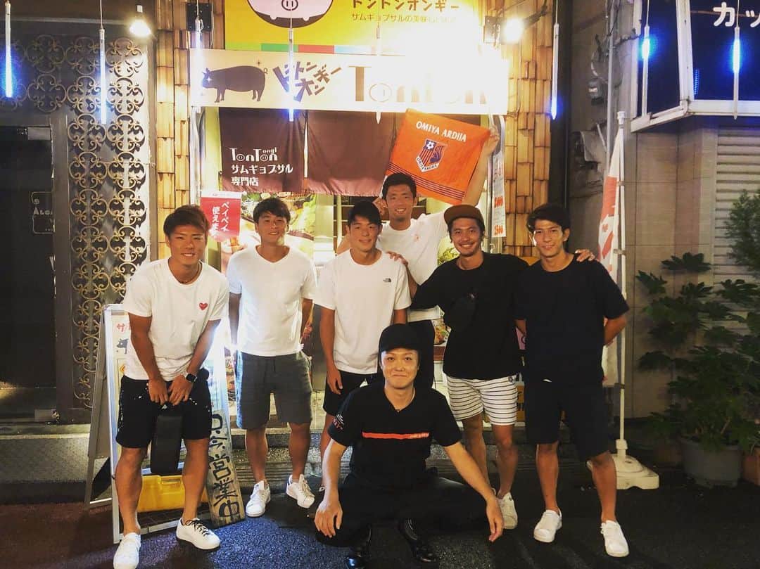 大山啓輔のインスタグラム：「. "Ton Ton オンギー" 寮生のみんなと😋 新オーナーの 下山 陣 さん 絶品韓国料理を皆さんも是非！！. #koreanfood  #omiya #韓国料理 #大宮 #ardija」