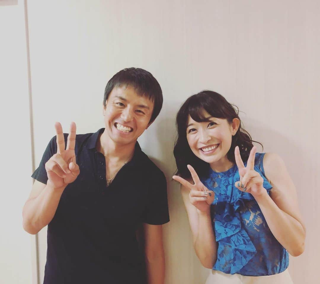 小野真弓さんのインスタグラム写真 - (小野真弓Instagram)「テレビ局でお友達とばったり！✨ レミオロメンの神宮司治くん🥁✨ 久しぶり過ぎて、お互い二度見👀からの、 ぎゃーーー😆😆✨思わず記念撮影✌️✌️ #神宮司治 さん#レミオロメン#ドラマー#小野真弓#友人#とっても久しぶり 人様の楽屋前で騒ぎ過ぎました😂」8月21日 20時41分 - hanaharuaroi