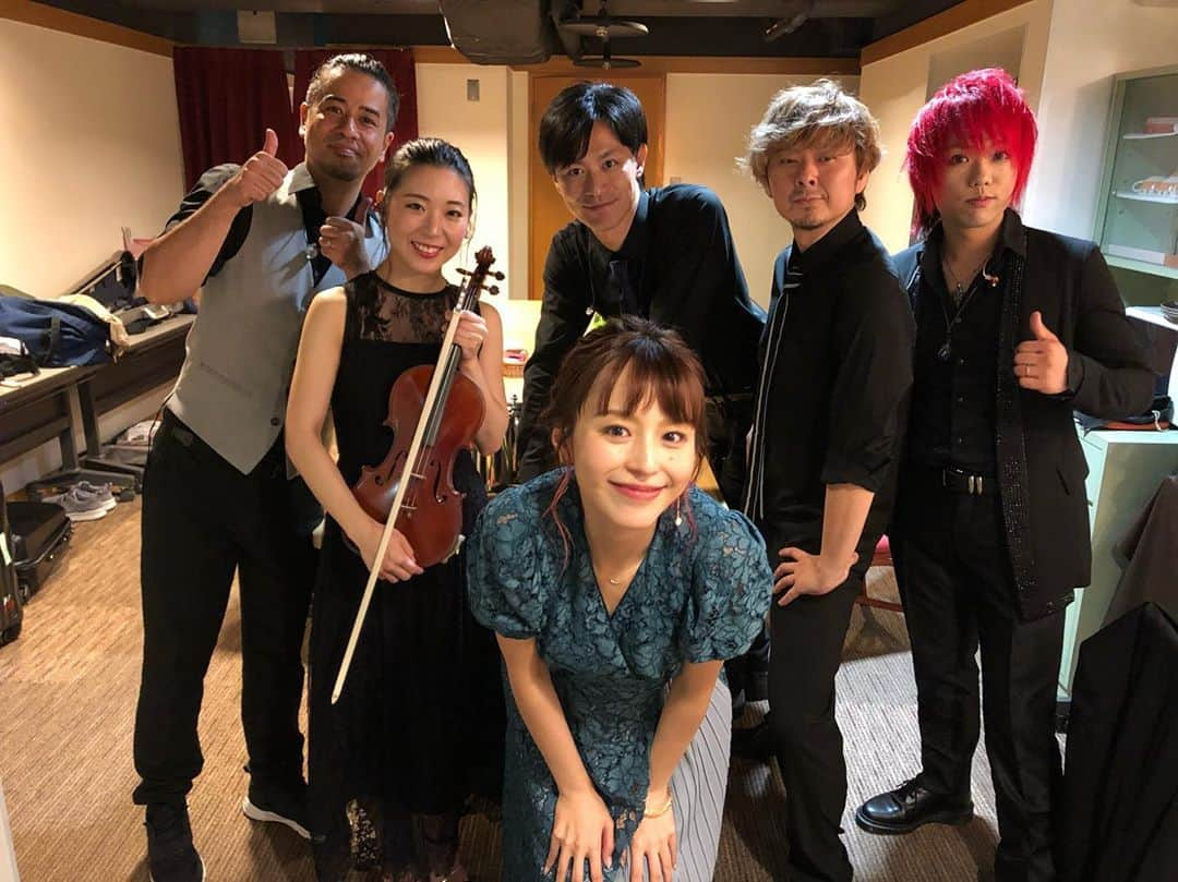 平野綾さんのインスタグラム写真 - (平野綾Instagram)「AYA HIRANO﻿ 1st Musical Concert 2019﻿ 〜Starry✴︎Night〜﻿ Blue Note Nagoya﻿ ﻿ ﻿ 今回の一連のLIVE &コンサートと、物凄い振り幅と圧倒的な音楽の力を見せてくれたバンドの皆さま。﻿ 特にミュージカルコンサートに関しては、﻿ 一曲ずつの曲の解釈を丁寧に掘り下げてくれて、﻿ どういうシチュエーションでどういう想いで歌う歌でどんな演出があって…など、﻿ 私の想いの詰まった役作りの長い話を笑、﻿ うんうん🤔と聞いてプレイしてくれたみんなに感謝です。﻿ 臨場感のあるサウンドになりました。﻿ ﻿ スタッフの皆さんも会場のスタッフの皆さんも、﻿ 作品や曲を聴きこんでデザインしてくださって、﻿ とても理解してくださっていて……本当に感謝です。﻿ ﻿ みんな楽しかったって言ってもらえた。﻿ 良かった✨✨✨﻿ ﻿ ﻿ ﻿ #ayahirano1stmusicalconcert2019starrynight﻿ #bluenotenagoya #ブルーノート名古屋﻿ #musicalconcert #starrynight﻿ #ayahirano #平野綾」8月21日 21時00分 - a_ya.hirano