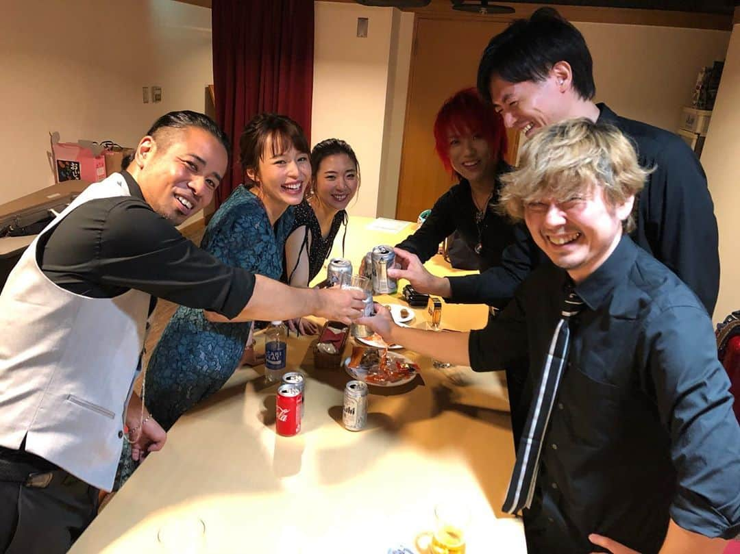 平野綾さんのインスタグラム写真 - (平野綾Instagram)「AYA HIRANO﻿ 1st Musical Concert 2019﻿ 〜Starry✴︎Night〜﻿ Blue Note Nagoya﻿ ﻿ ﻿ 今回の一連のLIVE &コンサートと、物凄い振り幅と圧倒的な音楽の力を見せてくれたバンドの皆さま。﻿ 特にミュージカルコンサートに関しては、﻿ 一曲ずつの曲の解釈を丁寧に掘り下げてくれて、﻿ どういうシチュエーションでどういう想いで歌う歌でどんな演出があって…など、﻿ 私の想いの詰まった役作りの長い話を笑、﻿ うんうん🤔と聞いてプレイしてくれたみんなに感謝です。﻿ 臨場感のあるサウンドになりました。﻿ ﻿ スタッフの皆さんも会場のスタッフの皆さんも、﻿ 作品や曲を聴きこんでデザインしてくださって、﻿ とても理解してくださっていて……本当に感謝です。﻿ ﻿ みんな楽しかったって言ってもらえた。﻿ 良かった✨✨✨﻿ ﻿ ﻿ ﻿ #ayahirano1stmusicalconcert2019starrynight﻿ #bluenotenagoya #ブルーノート名古屋﻿ #musicalconcert #starrynight﻿ #ayahirano #平野綾」8月21日 21時00分 - a_ya.hirano