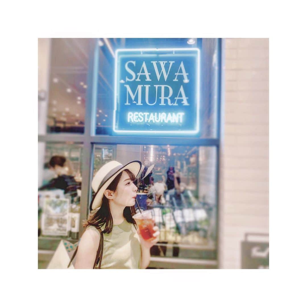 前田美里のインスタグラム：「大好きな沢村ベーカリー。 (特に水出しアールグレイがほんとに好き)  #沢村ベーカリー #本店は #軽井沢 #アールグレイ #紅茶 #麦わら帽子 #film #film_jp #sawamurabakery #shinjuku #bakery #tea #instaphoto #japanesegirl #instagood #followme #follow」