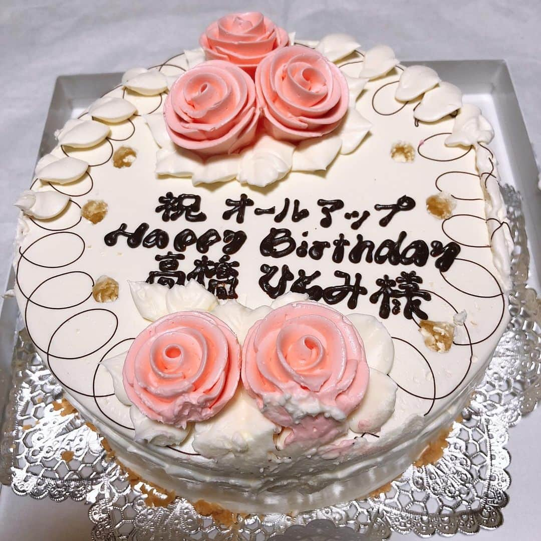 高橋ひとみさんのインスタグラム写真 - (高橋ひとみInstagram)「今日は撮影中のドラマの現場でお誕生日のお祝いをしていただきました🎂 ありがとうございました😊」8月21日 21時10分 - hitomi_momoe