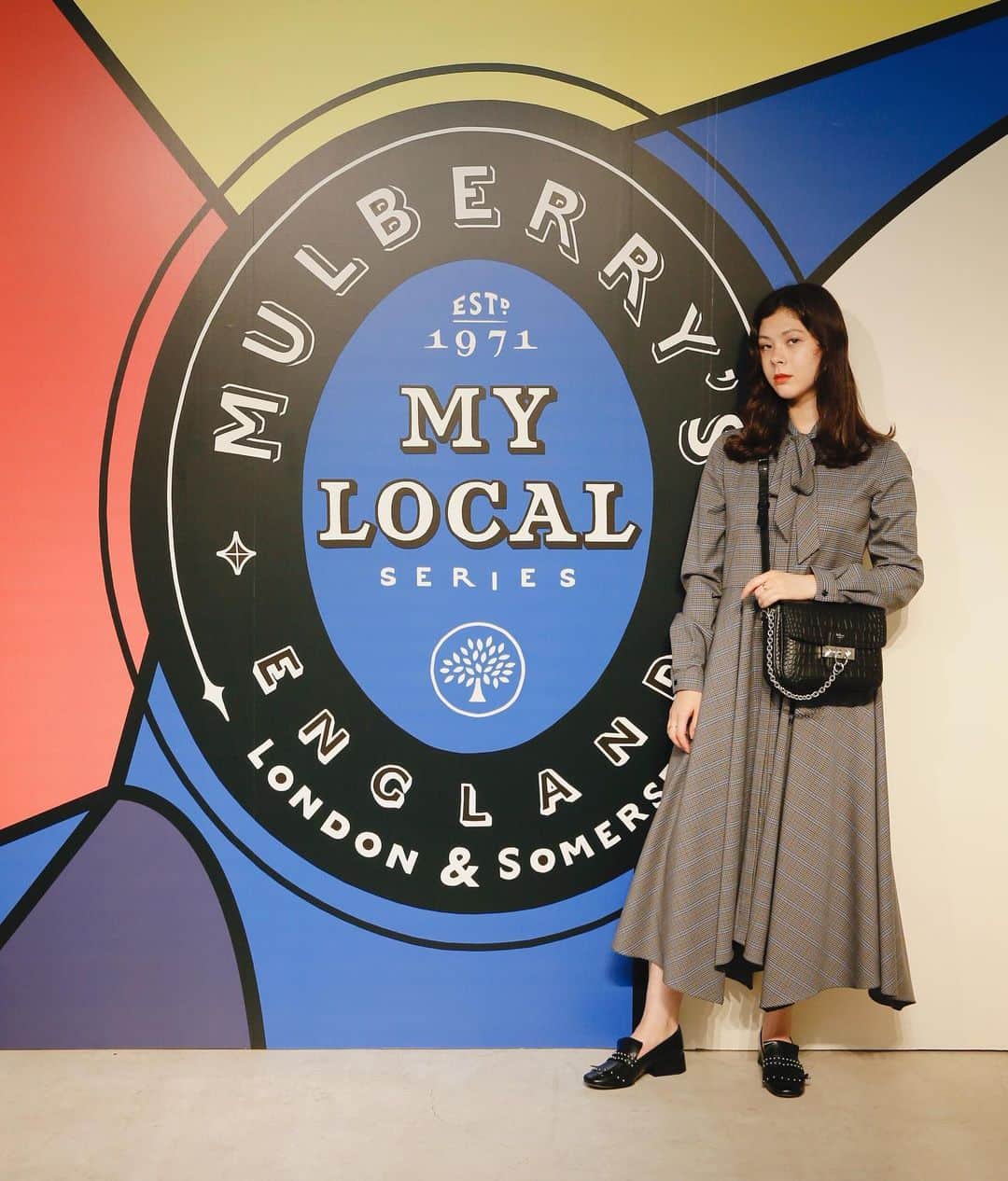 エモン・久瑠美のインスタグラム：「@mulberryengland 🧡#MulberryxTokyo #MyMulberryLocal」