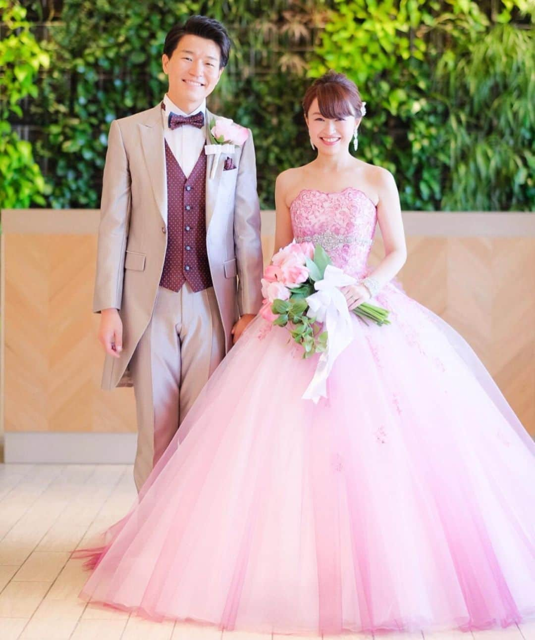 プレ花嫁の結婚式準備アプリ♡ -ウェディングニュースさんのインスタグラム写真 - (プレ花嫁の結婚式準備アプリ♡ -ウェディングニュースInstagram)「おしゃれで可愛い💕結婚式当日のウェディングフォト9選👗 . . ➸➸➸➸➸➸➸💒➸➸➸➸➸➸➸ 同じ式場の卒花嫁さんの 本物の料金&見積もり&写真が見れる✨ . ウェディングニュース式場検索 👰 . アプリ：  @weddingnews_editor web版： @weddingnews_concierge ➸➸➸➸➸➸➸➸➸➸➸➸➸➸➸➸ . . こちらのお写真は @ima_wedding_520 さんからリグラムさせて頂きました🌟ありがとうございました😊✨ . . . マイレポ花嫁👰🏻ima_wedding_520 さんのおしゃれで可愛い #結婚式当日 の #ウェディングフォト のご紹介です💕 . 大人可愛い💗そして音楽♬ゲストみんなが楽しめる演出を取り入れたアットホームウェディング🕊をテーマに、ゲスト参加型の演出やテーマに合わせた手作りアイテムなどどれもとても素敵なんです😊 . カバーはお気に入りの #カラードレス のフォト👗💕 . こちらは #タカミブライダル の 【ピンクイヴェッタ】という名前の #ドレス で、透明感のあるグラデーションがとても綺麗ですよね💗 . #新郎 さんの #コーディネート もドレスにぴったりでおしゃれ #新郎新婦 コーデに仕上がっていますね✨♩ . ほかのフォトとても素敵なのでぜひスワイプ👉🏻してみてくださいね😊 . . . ＼📷投稿お待ちしています／ . 花嫁はもちろん、業者さんも大歓迎✨ アナタのお写真をご紹介してもOKという方は、ぜひ #ウェディングニュース にお写真を投稿してください💕 . . ⬇︎関連アカウント⬇︎ . 💒式場検索 【 @weddingnews_concierge 】 👰マイレポ花嫁 【 @weddingnews_brides 】 . . その他、編集部からの連絡専用 @weddingnews_contact や、スタッフ個人の連絡用として @WN_xxxx（xxxは個人名）があります💕 . ………………………………………… ❤️WeddingNewsとは？ . 花嫁のリアルな”声”から生まれた 花嫁支持率No1✨スマホアプリです📱💕 . . 🌸知りたい… #結婚式準備 に役立つ記事を毎日150件配信中♩ . 🌸見たい… インスタの #ウェディング 系投稿TOP100が毎日チェックできる＊IG画像の複数ワード検索も可♩ . 🌸叶えたい… #結婚式 関連の予約サイトが大集合♩ . 🌸伝えたい… 自分の結婚式レポ『マイレポ』が簡単に作れる♩卒花嫁のレポが読める♩ . . @weddingnews_editor のURLからDLしてね✨ . . . #プレ花嫁 #結婚  #花嫁  #ウエディング  #プレ花嫁準備 #2019秋婚 #ピンクドレス #ドレス選び #ドレス迷子 #ドレス試着 #カラードレス試着 #披露宴 #お色直し #ウェディングドレス #二次会ドレス #ワンピース  #2020春婚」8月21日 21時13分 - weddingnews_editor