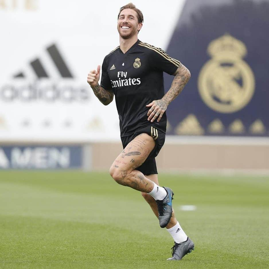 セルヒオ・ラモスさんのインスタグラム写真 - (セルヒオ・ラモスInstagram)「🤟😊🤟 #HalaMadrid」8月21日 21時21分 - sergioramos