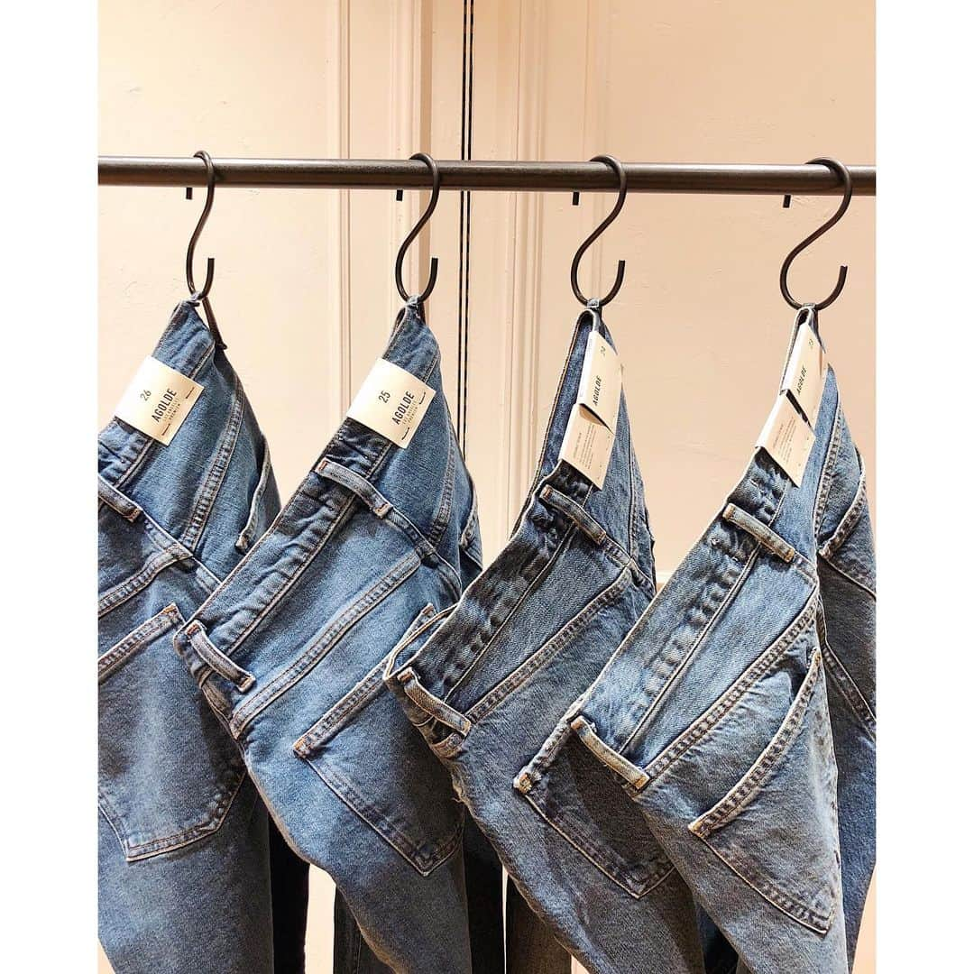 IÉNA LA BOUCLEさんのインスタグラム写真 - (IÉNA LA BOUCLEInstagram)「【recommend denim】﻿ -------------------------------- ﻿ ﻿ 〈AGOLDE〉﻿ 今期のコレクションは、﻿ 1980年代の色味を意識したコレクション。﻿ ﻿ レイヤードスタイルにも﻿ おすすめのデニム。﻿ 自分に合う形を探して…。﻿ ﻿ ※こちらの商品は﻿ IENA LA BOUCLEとbaycrews store﻿ のみのお取り扱いとなります🌟﻿ ﻿ -------------------------------- ﻿ ﻿ 2枚目﻿ denim【AGOLDE】﻿ ¥26,000+tax﻿ size:25.26.27.28﻿ no.19030910002830﻿ ﻿ shoes【repetto】﻿ ¥33,000+tax﻿ size:37.38.39.40﻿ ﻿ 3枚目﻿ denim【AGOLDE】﻿ ¥26,000+tax﻿ size:23.24.25.26﻿ no.19030910002930﻿ ﻿ shoes【ANTHOLOGY PARIS】﻿ ¥45,000+tax﻿ size:36.37.38.39﻿ no.19093910005430﻿ ﻿ 4枚目﻿ denim【AGOLDE】﻿ ¥28,000+tax﻿ size:23.24.25.26﻿ no.19030910002730﻿ ﻿ shoes【ROSEANNA】﻿ ¥66,000+tax﻿ size:36.37.38﻿ no.19093910007030﻿ ﻿ #iena_la_boucle﻿ #laboucle #iena﻿ #boucle_19aw #agolde」8月21日 21時22分 - iena.la.boucle.store