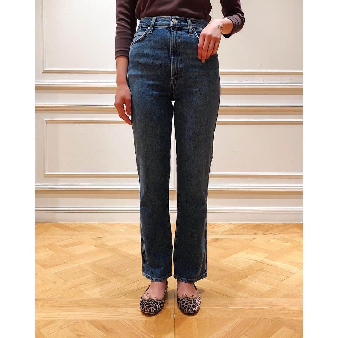 IÉNA LA BOUCLEさんのインスタグラム写真 - (IÉNA LA BOUCLEInstagram)「【recommend denim】﻿ -------------------------------- ﻿ ﻿ 〈AGOLDE〉﻿ 今期のコレクションは、﻿ 1980年代の色味を意識したコレクション。﻿ ﻿ レイヤードスタイルにも﻿ おすすめのデニム。﻿ 自分に合う形を探して…。﻿ ﻿ ※こちらの商品は﻿ IENA LA BOUCLEとbaycrews store﻿ のみのお取り扱いとなります🌟﻿ ﻿ -------------------------------- ﻿ ﻿ 2枚目﻿ denim【AGOLDE】﻿ ¥26,000+tax﻿ size:25.26.27.28﻿ no.19030910002830﻿ ﻿ shoes【repetto】﻿ ¥33,000+tax﻿ size:37.38.39.40﻿ ﻿ 3枚目﻿ denim【AGOLDE】﻿ ¥26,000+tax﻿ size:23.24.25.26﻿ no.19030910002930﻿ ﻿ shoes【ANTHOLOGY PARIS】﻿ ¥45,000+tax﻿ size:36.37.38.39﻿ no.19093910005430﻿ ﻿ 4枚目﻿ denim【AGOLDE】﻿ ¥28,000+tax﻿ size:23.24.25.26﻿ no.19030910002730﻿ ﻿ shoes【ROSEANNA】﻿ ¥66,000+tax﻿ size:36.37.38﻿ no.19093910007030﻿ ﻿ #iena_la_boucle﻿ #laboucle #iena﻿ #boucle_19aw #agolde」8月21日 21時22分 - iena.la.boucle.store