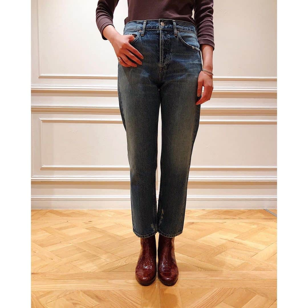 IÉNA LA BOUCLEさんのインスタグラム写真 - (IÉNA LA BOUCLEInstagram)「【recommend denim】﻿ -------------------------------- ﻿ ﻿ 〈AGOLDE〉﻿ 今期のコレクションは、﻿ 1980年代の色味を意識したコレクション。﻿ ﻿ レイヤードスタイルにも﻿ おすすめのデニム。﻿ 自分に合う形を探して…。﻿ ﻿ ※こちらの商品は﻿ IENA LA BOUCLEとbaycrews store﻿ のみのお取り扱いとなります🌟﻿ ﻿ -------------------------------- ﻿ ﻿ 2枚目﻿ denim【AGOLDE】﻿ ¥26,000+tax﻿ size:25.26.27.28﻿ no.19030910002830﻿ ﻿ shoes【repetto】﻿ ¥33,000+tax﻿ size:37.38.39.40﻿ ﻿ 3枚目﻿ denim【AGOLDE】﻿ ¥26,000+tax﻿ size:23.24.25.26﻿ no.19030910002930﻿ ﻿ shoes【ANTHOLOGY PARIS】﻿ ¥45,000+tax﻿ size:36.37.38.39﻿ no.19093910005430﻿ ﻿ 4枚目﻿ denim【AGOLDE】﻿ ¥28,000+tax﻿ size:23.24.25.26﻿ no.19030910002730﻿ ﻿ shoes【ROSEANNA】﻿ ¥66,000+tax﻿ size:36.37.38﻿ no.19093910007030﻿ ﻿ #iena_la_boucle﻿ #laboucle #iena﻿ #boucle_19aw #agolde」8月21日 21時22分 - iena.la.boucle.store