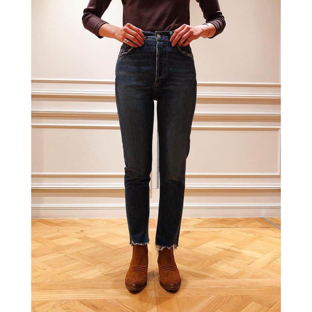 IÉNA LA BOUCLEさんのインスタグラム写真 - (IÉNA LA BOUCLEInstagram)「【recommend denim】﻿ -------------------------------- ﻿ ﻿ 〈AGOLDE〉﻿ 今期のコレクションは、﻿ 1980年代の色味を意識したコレクション。﻿ ﻿ レイヤードスタイルにも﻿ おすすめのデニム。﻿ 自分に合う形を探して…。﻿ ﻿ ※こちらの商品は﻿ IENA LA BOUCLEとbaycrews store﻿ のみのお取り扱いとなります🌟﻿ ﻿ -------------------------------- ﻿ ﻿ 2枚目﻿ denim【AGOLDE】﻿ ¥26,000+tax﻿ size:25.26.27.28﻿ no.19030910002830﻿ ﻿ shoes【repetto】﻿ ¥33,000+tax﻿ size:37.38.39.40﻿ ﻿ 3枚目﻿ denim【AGOLDE】﻿ ¥26,000+tax﻿ size:23.24.25.26﻿ no.19030910002930﻿ ﻿ shoes【ANTHOLOGY PARIS】﻿ ¥45,000+tax﻿ size:36.37.38.39﻿ no.19093910005430﻿ ﻿ 4枚目﻿ denim【AGOLDE】﻿ ¥28,000+tax﻿ size:23.24.25.26﻿ no.19030910002730﻿ ﻿ shoes【ROSEANNA】﻿ ¥66,000+tax﻿ size:36.37.38﻿ no.19093910007030﻿ ﻿ #iena_la_boucle﻿ #laboucle #iena﻿ #boucle_19aw #agolde」8月21日 21時22分 - iena.la.boucle.store