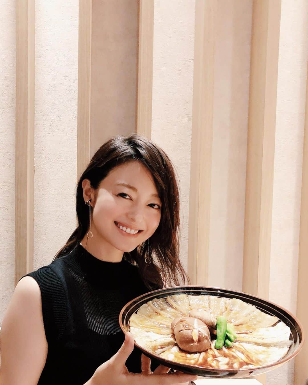 のインスタグラム：「. 何人もが命を落としても それでも挑戦してくれたから 今、美味しく頂ける 探究心に感服です 🐡 #ふぐ #河豚 #美味しい  #ごはん #夕飯  #もぐもぐ #ダイエットは明日から #美容 #beauty #food #eat #worldfood #tokyo #tokyofoodtransit #tokyofoodtrip  #happy  #먹스타그램 #식사  #吃 #很好」