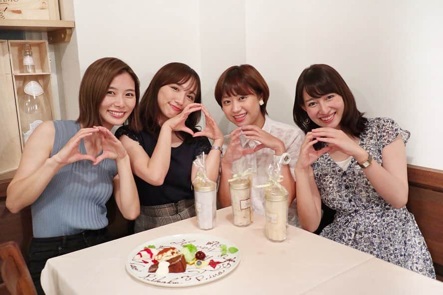 下田奈奈さんのインスタグラム写真 - (下田奈奈Instagram)「*﻿ 『ラブベリーピザ会🍕🍯』﻿ ﻿ ﻿ 定期開催されているラブベリー会🌼﻿ ﻿ いなりは10日ぶり﻿ りぃこは4月ぶり﻿ なおは3月ぶり﻿ ﻿ なんだかんだで結構会えてるなぁ🥳💕﻿ ﻿ 今更だけど三人のお誕生日サプライズ🎂🎉﻿ タイムラグあり過ぎて困惑された。素直に喜べ😤笑﻿ ﻿ 今回もいっぱい笑って本当に面白過ぎた😂﻿ だいすき〜〜❤️﻿ ﻿ ﻿ さて、いきなりですが問題！(笑)﻿ ﻿ 2枚目の画像は何のポーズでしょうか？﻿ ヒントは〇〇ポーズ🙆‍♀️﻿ ﻿ ﻿ #ラブベリー﻿ #ラブベリーナ﻿ #リピ決定﻿ #いなり発信の流行語﻿ #ストレンジャーシングス4話までは我慢 #超十代﻿ #シンババウンド5件 #レモンチェッロ事件﻿ #ラム事件﻿ #困惑のサプライズってタグやめて﻿ #素直に喜んで﻿」8月21日 21時47分 - shimodanana