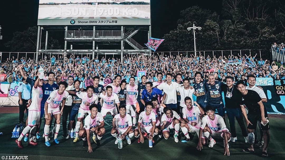 のインスタグラム：「劇的勝利💥﻿ ﻿ #明治安田生命Ｊ１リーグ 第23節﻿ ベストショットをお届け✨﻿ ﻿ #Ｊリーグ﻿ #jleague﻿ ﻿ #サガン鳥栖﻿ #逆転 #大逆転 #逆転勝利﻿ #笑顔 #スマイル #smile﻿ #集合写真 #写真 #📸 ﻿ #bestshot #ベストショット﻿ #niceshot #ナイスショット﻿ #soccerphotos #soccerphoto﻿ #soccer #サッカー #football #⚽️﻿」