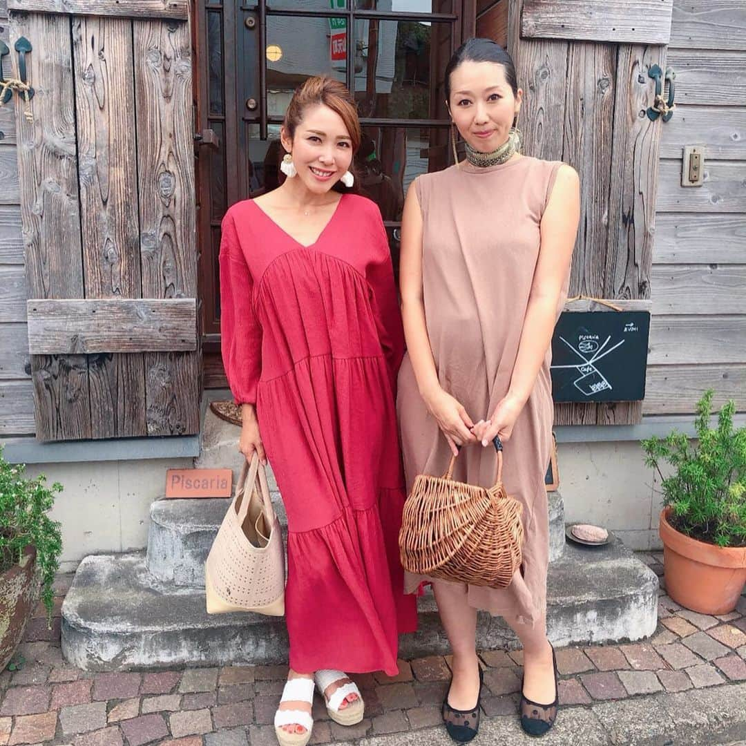 長谷川朋美さんのインスタグラム写真 - (長谷川朋美Instagram)「先日、ご近所 @well_kanaeokamoto と定例会😆 かなえちゃん、もうすぐ臨月の妊婦🤰 2児のママかぁ✨ ・ 葉山に来てから出会った 葉山の貴重なお友達💓 ・ ゆるいところとか、笑いのセンスとか、自分スタイルへのこだわりが強いところとか、スピ好きなところとか、結構似てたりして大好き😂 ・ 赤ちゃん産んでもまたちょこちょこ遊ぼう✨ ・ #friend #hayama #葉山 #lunch #ご近所 #ピスカリア #シチリア料理 #妊婦 #臨月 #ゆる友 #森戸海岸 #WELL」8月21日 21時48分 - hasegawa.elena.tomomi