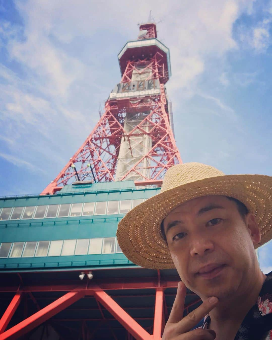 美川憲二さんのインスタグラム写真 - (美川憲二Instagram)「札幌大通り公園をお散歩よ〜🚶‍♀️💨 お花も綺麗に咲いてて 24度だし☀️🌈🌈 快適、快適〜😍🌻🌻🌻🌺🌺🌷🌷😄✌️✌️ #札幌大通り公園  #お花が綺麗  #テレビ塔  #お散歩  #美川憲二 #ものまね」8月21日 21時52分 - mikawakenji