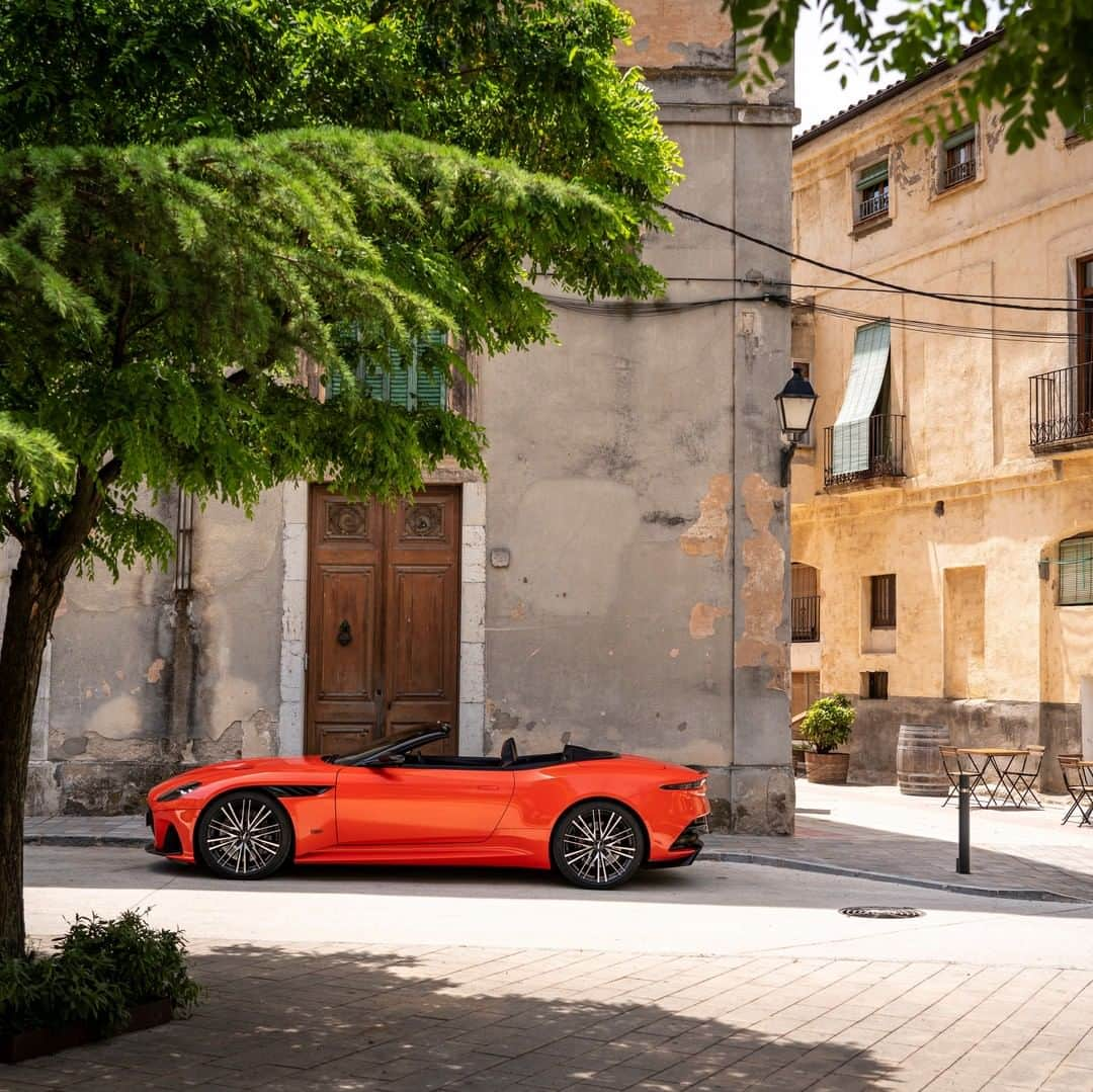 アストンマーチンさんのインスタグラム写真 - (アストンマーチンInstagram)「Roof down, open air, endless opportunities. You can never get enough of the experience that DBS Superleggera Volante has to offer.  #DBS #Volante #AstonMartin」8月21日 22時02分 - astonmartin