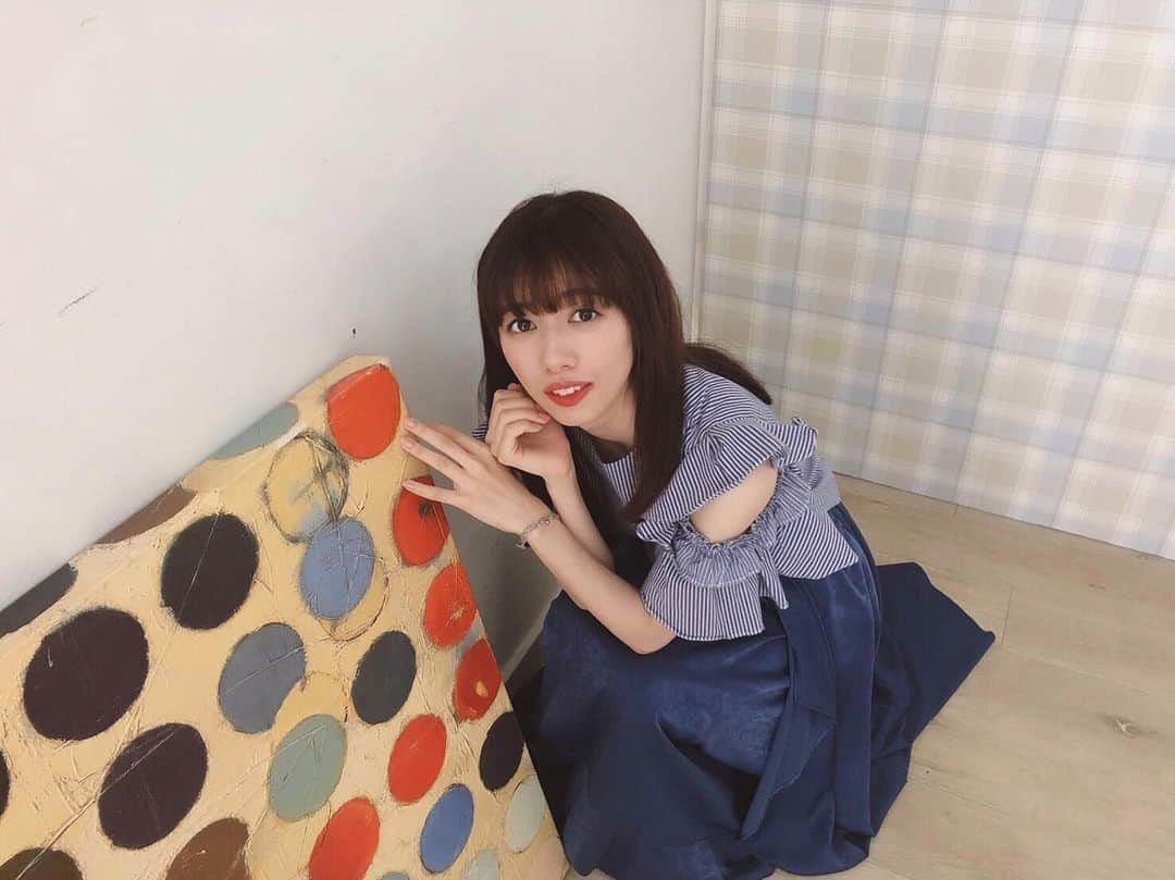 のインスタグラム：「.﻿ ﻿ アイドルしてる服﻿ ﻿ #青﻿ ﻿ #滅多に私服でこーゆのきないから新鮮﻿ ﻿ #まやまにあ﻿ ﻿ .」