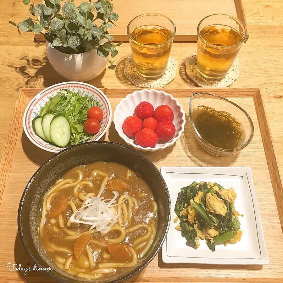 LUCRA（ルクラ）さんのインスタグラム写真 - (LUCRA（ルクラ）Instagram)「﻿【下味冷凍】 ﻿ 忙しい平日に﻿﻿﻿ 30分～45分で出来る﻿﻿﻿ 美味しい時短ごはん ‪🍚🥢﻿﻿‬﻿ 節約にもなります ♩♩﻿﻿﻿ ﻿ ﻿ ﻿﻿﻿ ﻿ ﻿ ┈┈┈﻿ 唐揚げ﻿ ┈┈┈ ︎︎︎︎☑︎ 鶏もも肉 2枚 ︎︎︎︎☑︎ 醤油､酒､マヨ 大1 ︎︎︎︎☑︎ はちみつ 大1 ︎︎︎︎☑︎ 塩コショウ 多め ︎︎︎︎☑︎ 本だし 小1 ︎︎︎︎☑︎ にんにく､生姜 3-4cm﻿ ﻿ 解凍後は﻿ 小麦粉⇒片栗粉 まぶして﻿ 1回目170度､2回目180度で揚げて﻿ 完成です(*＾＾*)﻿ ﻿ 今まで作ってきた唐揚げで﻿ 1番美味しかったのでオススメです 🐓♥﻿ ﻿ ﻿ ┈┈┈┈┈┈┈﻿ ひき肉のそぼろ﻿ ┈┈┈┈┈┈┈ ︎︎︎︎☑︎ ひき肉 300g ︎︎︎︎☑︎ 玉ねぎ 1/2個 ︎︎︎︎☑︎ 醤油 大2 ︎︎︎︎︎︎☑︎ 酒､みりん､砂糖 大1 ︎︎︎︎︎︎☑︎ 塩コショウ 適量﻿ ﻿ 旦那さんは﻿ 下味冷凍したそぼろが﻿ 好きになりました ◡̈⃝︎⋆︎*﻿ ﻿ ﻿ ┈┈┈┈┈﻿ チキンカツ﻿ ┈┈┈┈┈ ︎︎︎︎☑︎ 鶏むね肉 2枚 ︎︎︎︎︎︎☑︎ 塩コショウ 適量 ︎︎︎︎︎︎☑︎ 小麦粉 大4-5 ︎︎︎︎︎︎☑︎ 卵 1個 ︎︎︎︎︎︎☑︎ マヨネーズ 大2 ︎︎︎︎︎︎☑︎ パン粉 適量﻿ ﻿ 鶏むね肉に塩コショウ振って﻿ 小麦粉､卵､マヨネーズ混ぜたものに﻿ くぐらせて､パン粉つけて冷凍！﻿ 解凍後は﻿ パン粉少しつけたして﻿ 180℃で揚げて完成 ♪﻿ ﻿ チキンカツは﻿ 私のお気に入りです ⑅︎◡̈︎*﻿ 美味しいよ〜﻿ ﻿ ﻿ ┈┈┈┈┈┈﻿ 豚こまボール﻿ ┈┈┈┈┈┈ ︎︎︎︎☑︎ 豚こま切れ肉 300g ︎︎︎︎︎︎︎︎︎︎☑︎ 塩コショウ 適量 ︎︎︎︎︎︎☑︎ 片栗粉 大1﻿ ﻿ 一口サイズに丸めて冷凍！﻿ ﻿ 焼いてポン酢､﻿ 片栗粉つけて唐揚げetc﻿ 色々使えます ☺︎☺︎﻿ なんかの雑誌みて﻿ 参考にしました ᐠ( ᐝ̱ )ᐟ﻿ 今回はお肉なくて﻿ カレーに入れたけど﻿ 美味しかったですよ ❁﻿﻿ ﻿ ﻿ ﻿ ﻿ 下味冷凍の方が﻿ 普通に作るより﻿ 味が染みて美味しくて﻿ 旦那さんも下味冷凍﻿ 気に入ってくれてる ☺︎☺︎﻿ ﻿ 節約､時短､美味しい♥️﻿ 下味冷凍 おすすめ (*＾＾*)﻿ ﻿ ﻿ ﻿ ︎︎︎︎❁﻿ 冷凍前の段階で﻿ 塩胡椒をしっかりつける﻿ ❁﻿ 染み込むように﻿ お肉をフォークで﻿ グサグサ穴開けてから味付けする﻿ ﻿ ⚠︎ 味見して﻿ 調整して下さい ⁽˙⁸˙⁾﻿ ﻿ ﻿ ﻿ 調べたら冷凍は1ヶ月くらいは﻿ 美味しく食べれるみたいだけど﻿ うちは1-2週間めどに食べます 👪 ㅤㅤㅤ  ㅤㅤㅤ  Text and photo by @misaki_k430  ㅤㅤㅤ  LUCRA公式Instagram上で紹介させて頂くお写真を募集中！写真に#lucrajp をつけるかタグ付けして投稿してくださいね♡ ㅤㅤㅤ  #家計簿 #家計管理 #やりくり #節約 #貯金 #節約生活 #節約レシピ #節約ごはん#つくりおき #つくおき #下味冷凍 #冷凍保存 #おうちごはん #時短料理 #時短レシピ #簡単レシピ #ズボラ飯 #ズボラ主婦 #作り置き #作り置きおかず #家事貯金 #デリスタグラマー #デリスタグラム #クッキングラム #ママリクッキング #子育て」8月21日 21時54分 - lucra_app