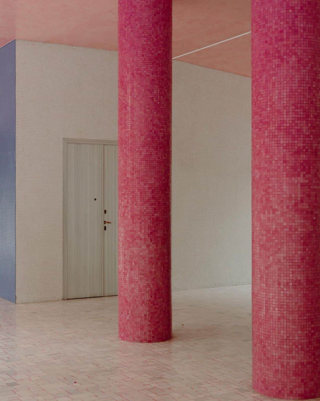 のインスタグラム：「Interior_with_pastel_colors #milaschon #milaismoving #welcomemila」