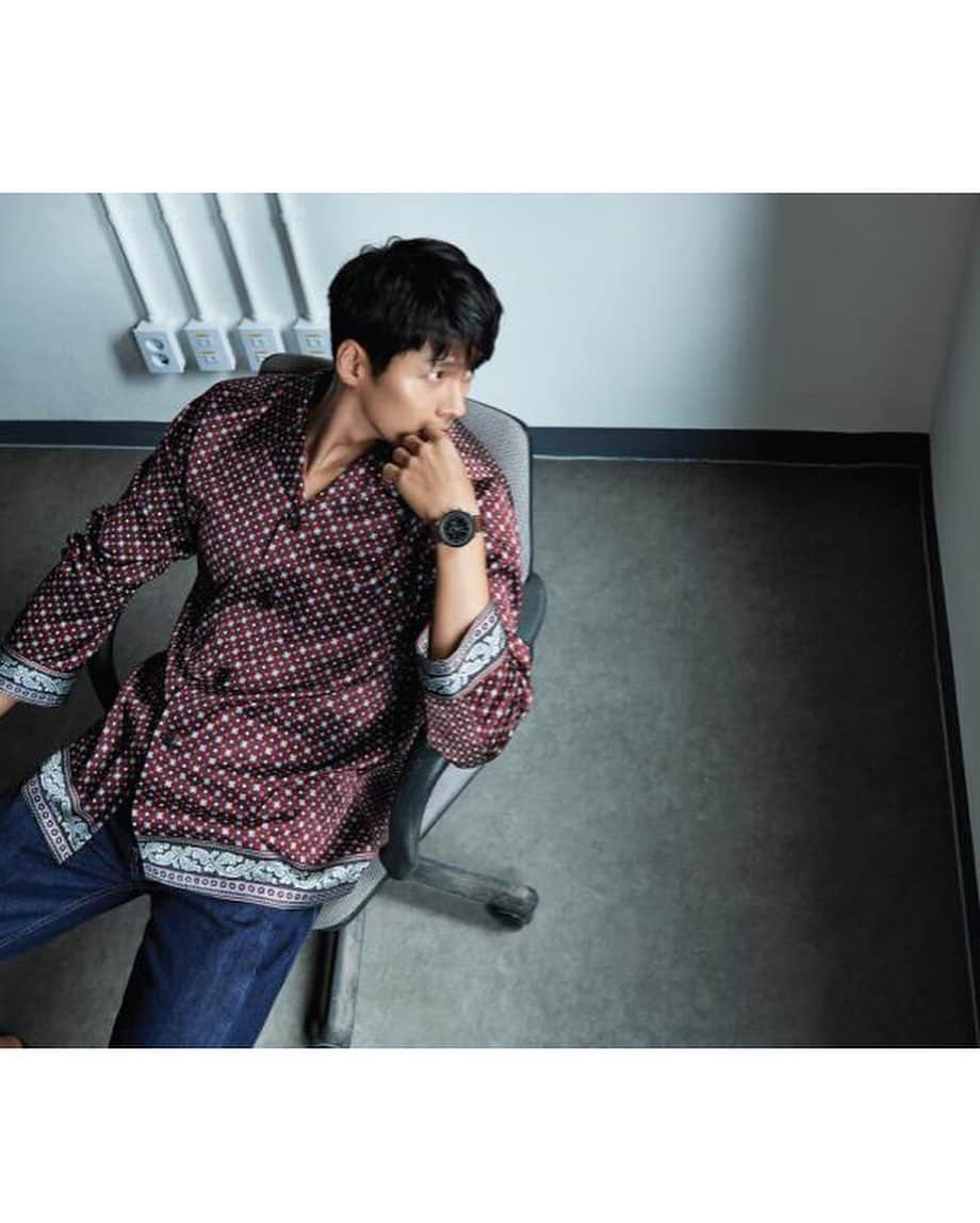 ヒョンビンさんのインスタグラム写真 - (ヒョンビンInstagram)「Esquire HBxOMEGA —— #hyunbin #현빈 #ヒョンビン #玄彬」8月21日 22時00分 - withhyunbin