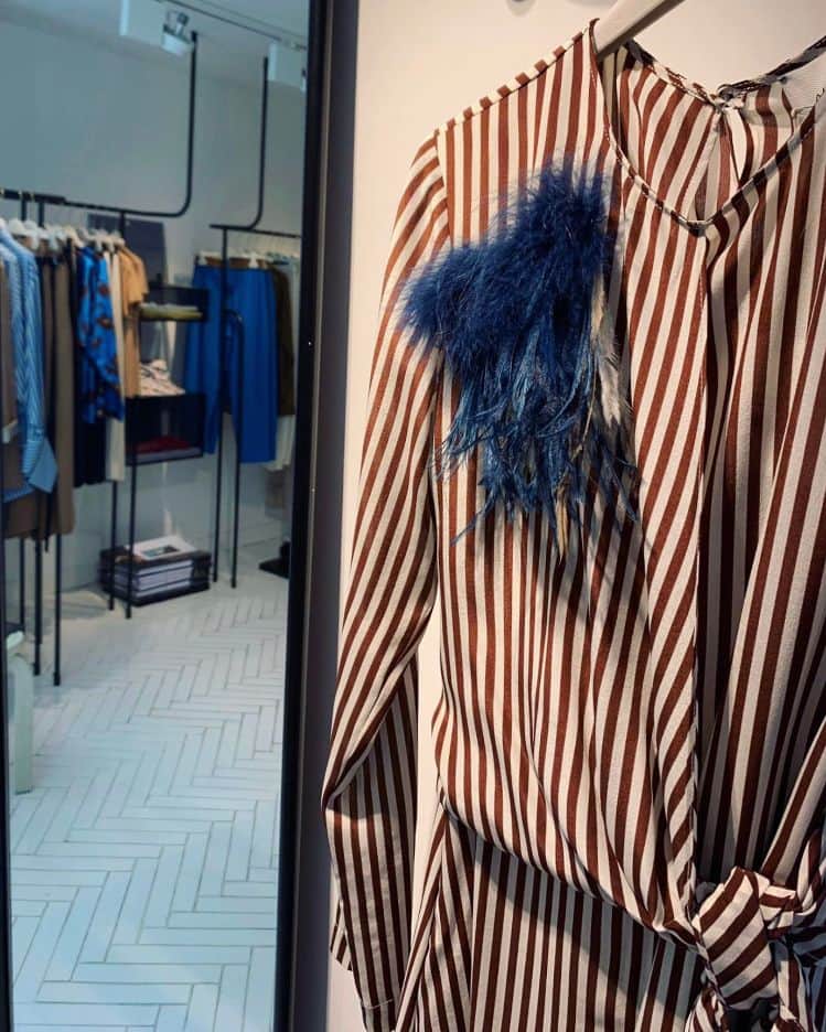 のインスタグラム：「New Collection in boutique 🍂 Come to take a look! 📍Borgognona 42, Rome 📍Ponte Vetero 6, Milan 🤳 www.alysi.it . . #alysi #fw19 #fallwinter #newcollection #stripes #plumage #bluetouch #borgognona42 #boutique #fallinlove」