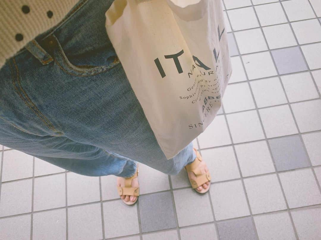 奈津美さんのインスタグラム写真 - (奈津美Instagram)「⌘ チャリ爆走style ☺︎ やっとチェーン買えて 自転車移動可能になった〜💡 有酸素運動にもなるし チャリ爆走族になります！ ただし、2キロ圏内で。 ⌘ #code #denim #summer #爆走style #実は昨日ワイドパンツで自転車乗ろうとして案の定挟まり2mで断念 #安全第一 #デニムスタイル #家計のミカタ #自転車」8月21日 22時03分 - natsumi_7.2.3