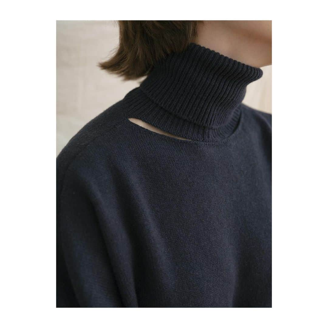 サワ タカイさんのインスタグラム写真 - (サワ タカイInstagram)「Fall / Winter 2019 Open Turtle Sweater in Navy Merino #sawatakai #1918centenary #fall2019」8月21日 22時20分 - sawatakai_official