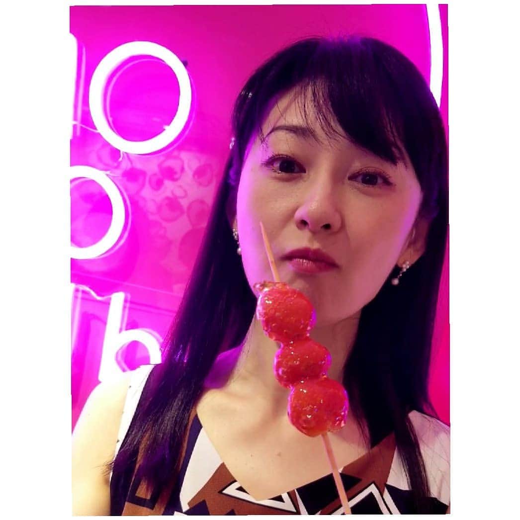 風花舞さんのインスタグラム写真 - (風花舞Instagram)「初いちごあめ🍓！ 渋谷109で、タピオカからのいちごあめハシゴ(&ストーリーズ)。 外は飴でパリパリ、 中は柔らかいジューシーイチゴ。 美味しっ🍓」8月21日 22時35分 - kazahanamai_official
