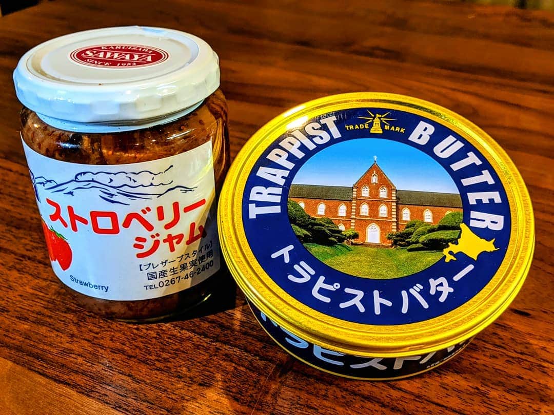 のインスタグラム：「普段トーストは殆ど食べません。 でも 軽井沢のジャムと北海道のバターがあれば食べてしまう。（常時どちらもストックされてるので見ないようにしてる） このセットは最強かつ最狂。」