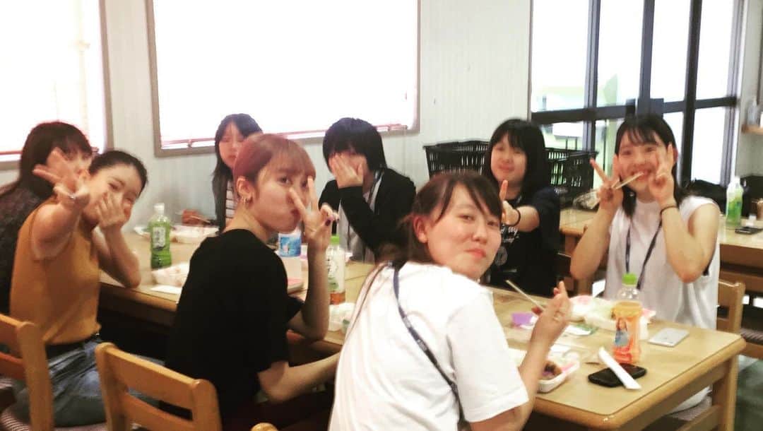 東京スポーツ・レクリエーション専門学校さんのインスタグラム写真 - (東京スポーツ・レクリエーション専門学校Instagram)「#飯塚市 での #近大スクーリング は #言葉 と言う科目でしたが、午後はグループで紙芝居作成。…の前に、食堂でお弁当を頂きました。  ちょっとした修学旅行気分です。  #東京スポーツレクリエーション専門学校 #子ども達に身体を動かす楽しさを伝えたい #子どもの気持ちに寄り添える先生になる #資格は大事だよ」8月21日 22時54分 - jikeitsr