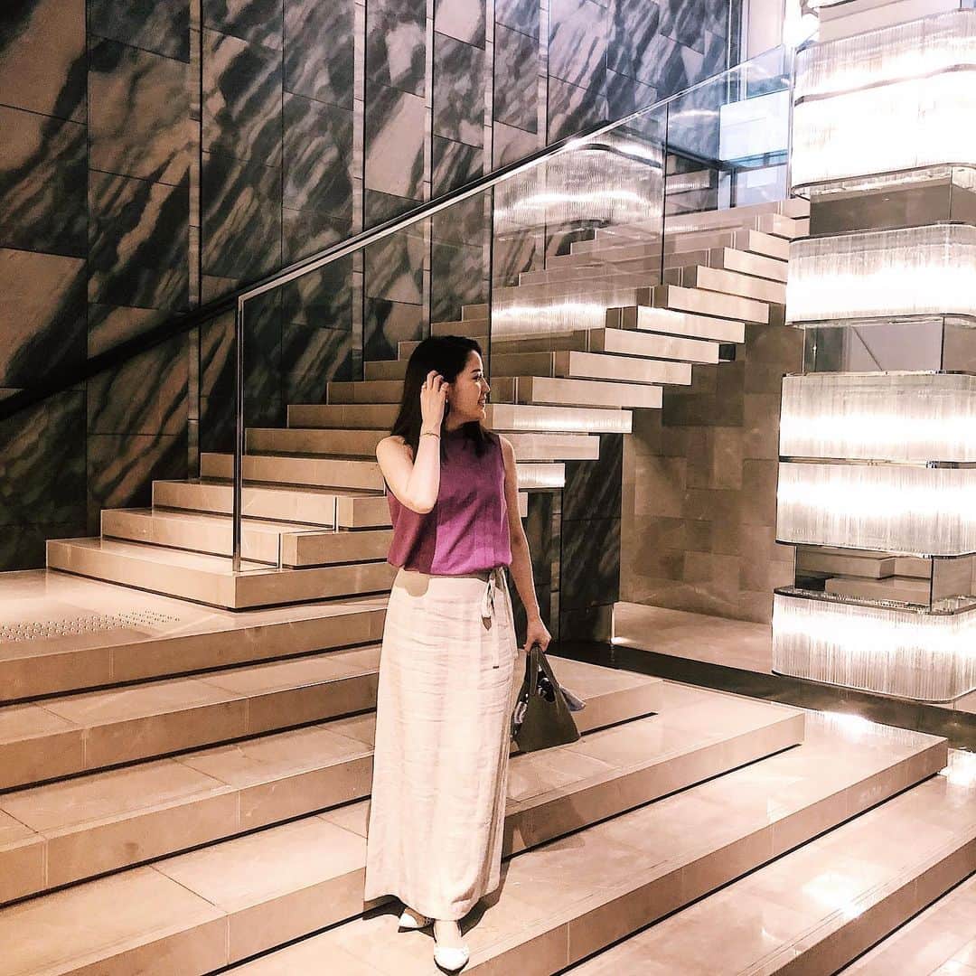 馬場香里（渡部香里）のインスタグラム：「. いつかの📷 パープルのトップスがお気に入り🕺 . . . tops... @unitedarrows_official  skirt... @unitedarrows_official  shoes... @zara」