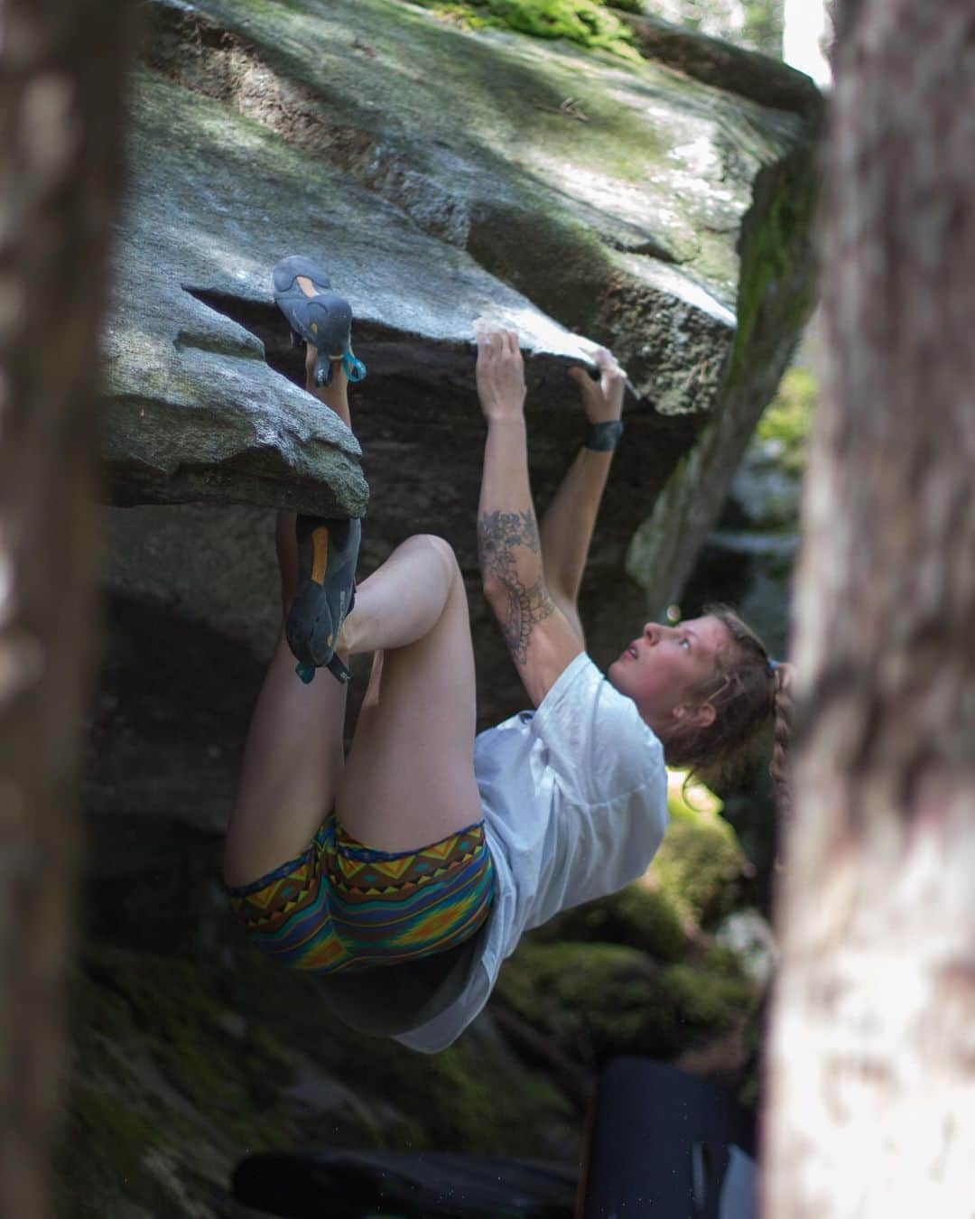 カロリーネ・ジンフーバーさんのインスタグラム写真 - (カロリーネ・ジンフーバーInstagram)「when it‘s too hot to do serious stuff, just climb some classics 😁 ‚Minisex‘ 7C 📷 @fabian.leu  @sosolid_official @belmezattitude @scarpa_at @frictionlabs @natureclimbing • #magicwood #swiss #schweiz #climbing #klettern #bouldern #bouldering_came_first #scarpa #noplacetoofar #frictionlabs #chalkmatters #climbing_is_my_passion #climbing_worldwide #girlswhoclimb #c_l_i_m_b #doyouboulder #mountaingirls #getoutside #womenrockclimbing #climbinginspiration #climbing_pictures_of_instagram #climbing_lovers #climb_girls」8月21日 22時53分 - karo_sinnhuber