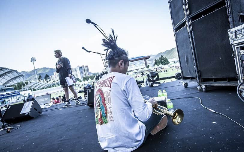 KEN IIKAWAさんのインスタグラム写真 - (KEN IIKAWAInstagram)「‪GANGWON ROCK  FESTIVAL 2019‬ . ‪初めての韓国のロックフェスに出させていただきました‬ . ‪呼んでくれたヨンウォンは韓国のロックシーンで気張っている大切な友達。‬ ‪この日から韓国のロックシーンが大きくなる！‬ . ‪そんな記念すべきステージに立てて感無量！‬ . ‪ありがとうヨンウォン！‬ありがとうSONIC STONES！ . ‪写真 @hayachinphoto」8月21日 23時01分 - keniikawa