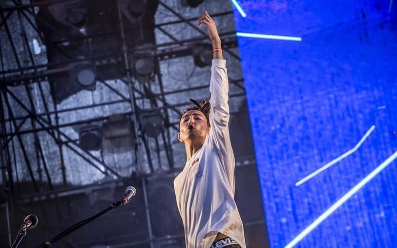 KEN IIKAWAさんのインスタグラム写真 - (KEN IIKAWAInstagram)「‪GANGWON ROCK  FESTIVAL 2019‬ . ‪初めての韓国のロックフェスに出させていただきました‬ . ‪呼んでくれたヨンウォンは韓国のロックシーンで気張っている大切な友達。‬ ‪この日から韓国のロックシーンが大きくなる！‬ . ‪そんな記念すべきステージに立てて感無量！‬ . ‪ありがとうヨンウォン！‬ありがとうSONIC STONES！ . ‪写真 @hayachinphoto」8月21日 23時01分 - keniikawa