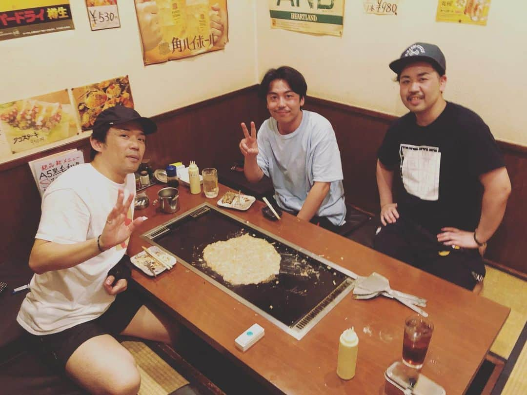 森岡龍さんのインスタグラム写真 - (森岡龍Instagram)「ご近所さんとメシ。﻿ ﻿ #お好み焼き﻿ #もんじゃ焼き﻿ #やたら火加減を気にする﻿ #岡田義徳 さん﻿ #店長 さんも﻿ #緒駕多」8月21日 23時10分 - ryu_morioka