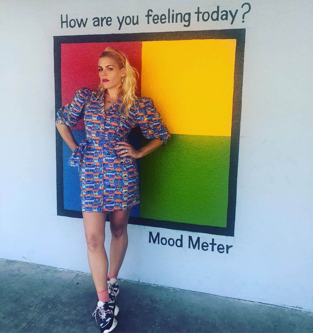 ビジー・フィリップスさんのインスタグラム写真 - (ビジー・フィリップスInstagram)「Real answers only.」8月21日 23時14分 - busyphilipps