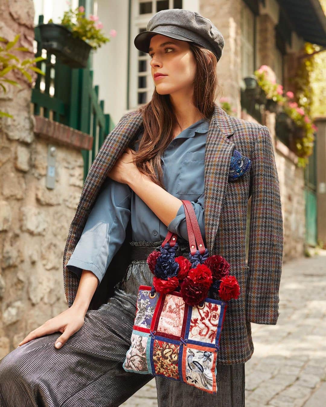 ジャマンピュエッシュのインスタグラム：「The timeless beauty of French toile de jouy, featured on an embroidered patchwork bordered with velvet ribbon and floral pompoms.  #jaminpuech #fashion #style #art #bag #fw19 #toiledejouy #paris」