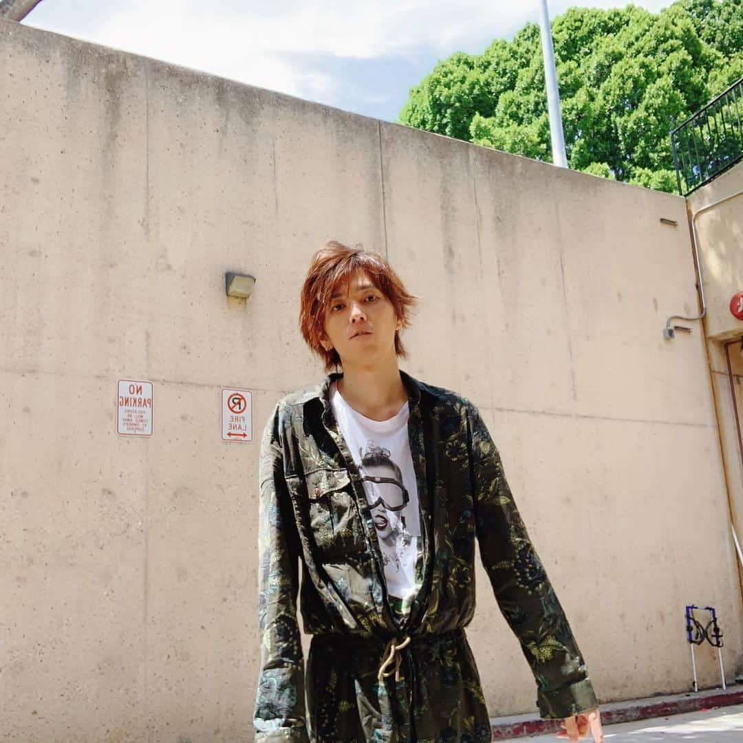 椿隆之のインスタグラム：「時差ボケ中だーね笑笑  #服 #ファッション  #ラフ  #コーデ」