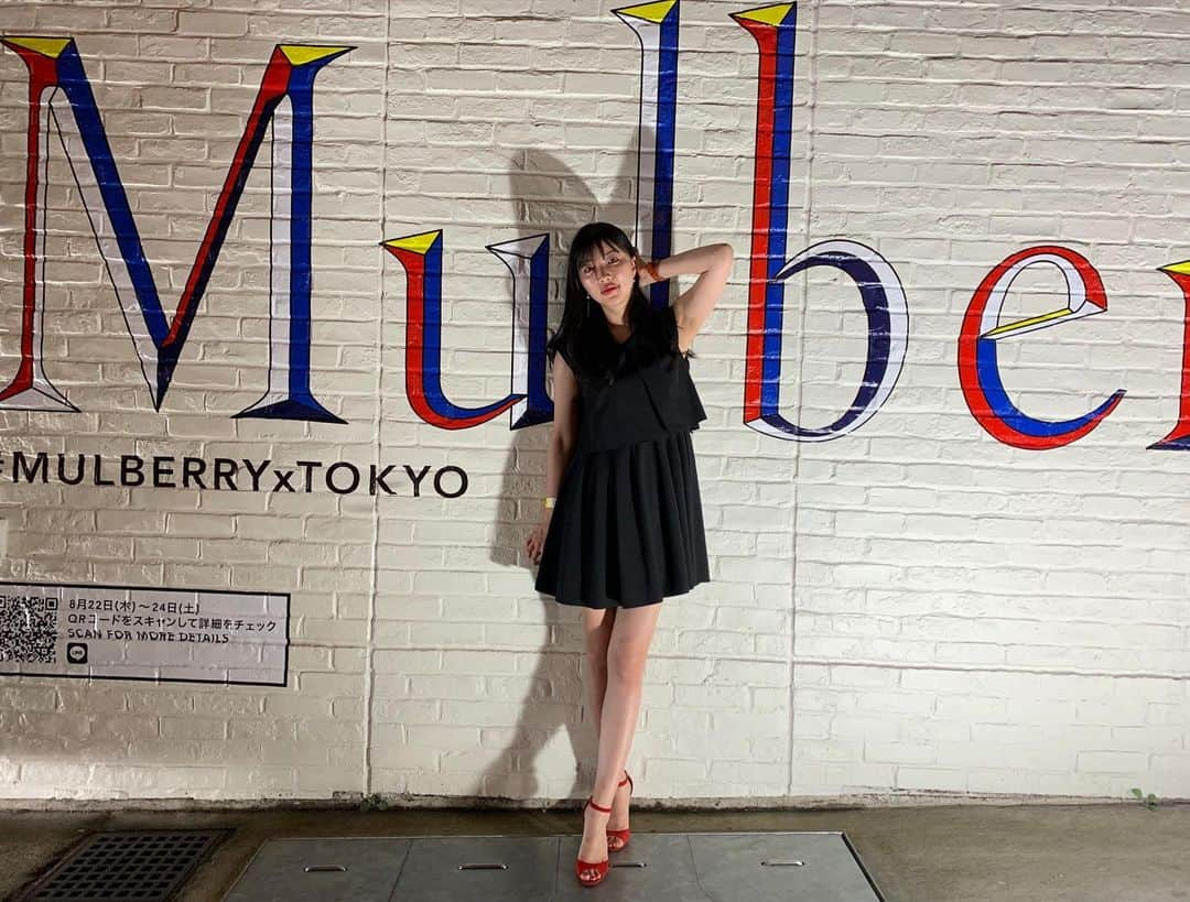 栄木明日香さんのインスタグラム写真 - (栄木明日香Instagram)「Mulberry reception party 🎉 今まであんまり見たことなかったけど使いやすそうでかわいかった🥰 今度お店チェックしにいこーっと😆 #mulberry #マルベリー #britishfashion #receptionparty」8月21日 23時28分 - liz_asuka__