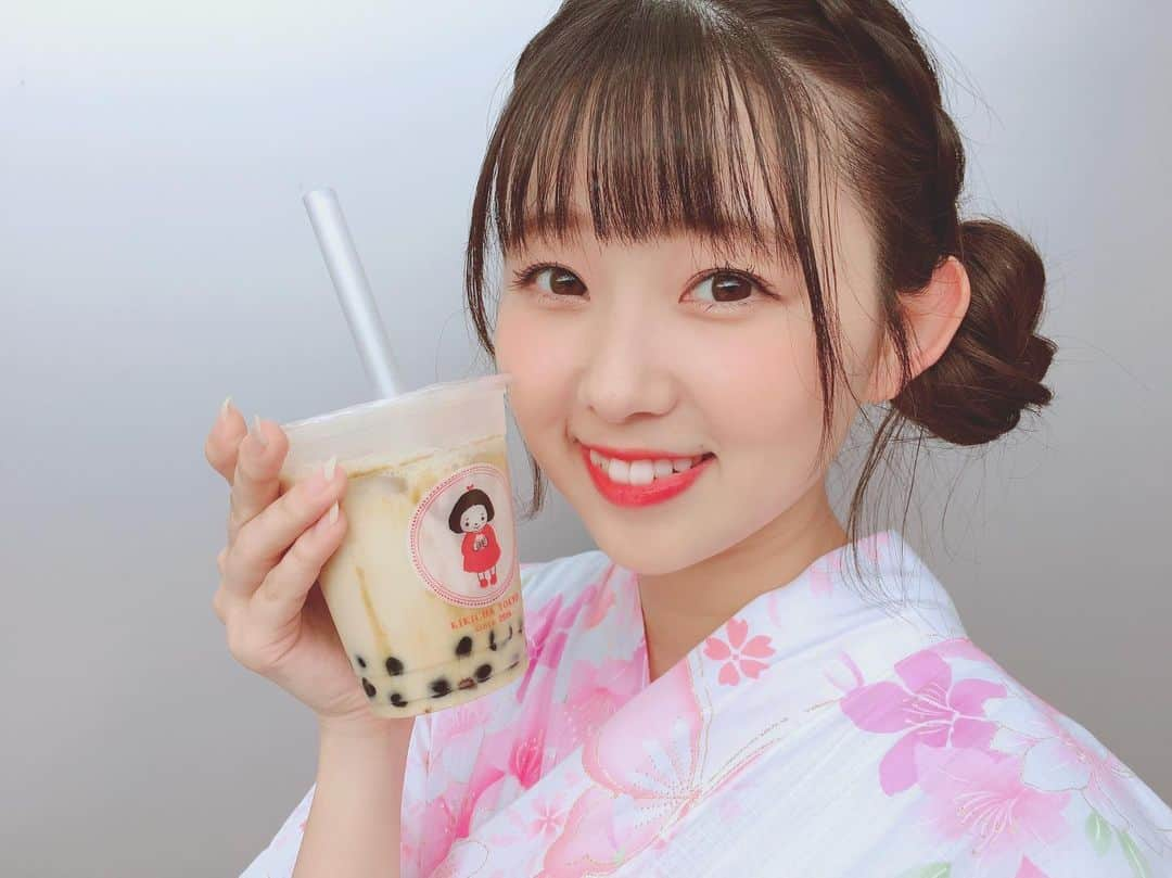 熊沢世莉奈さんのインスタグラム写真 - (熊沢世莉奈Instagram)「タピオカ🥤💗🖤 . ミルクティーが一番大好き♡♡♡ .  #タピオカ #タピ活 #浴衣 #ミルクティー」8月21日 23時32分 - kuma_0417