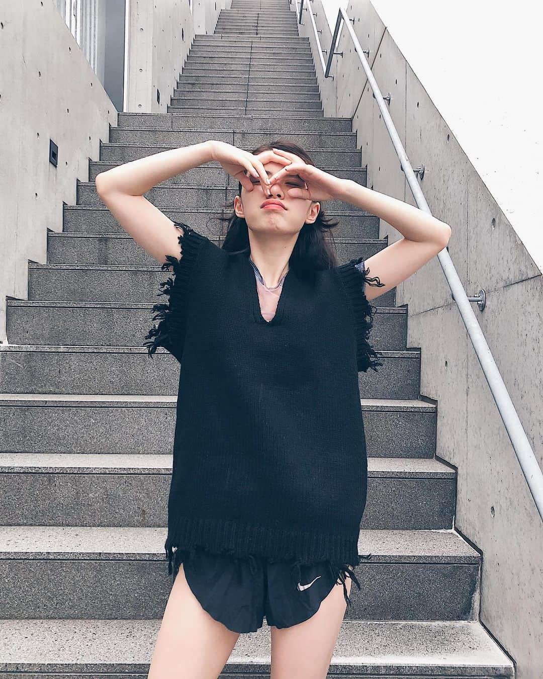 るうこさんのインスタグラム写真 - (るうこInstagram)「ぷんぷんぷーん  Crash Boxy Knit Vest / Black @perverze_official  かわいい すごくお気に入りなの  #perverze」8月21日 23時46分 - rororuko