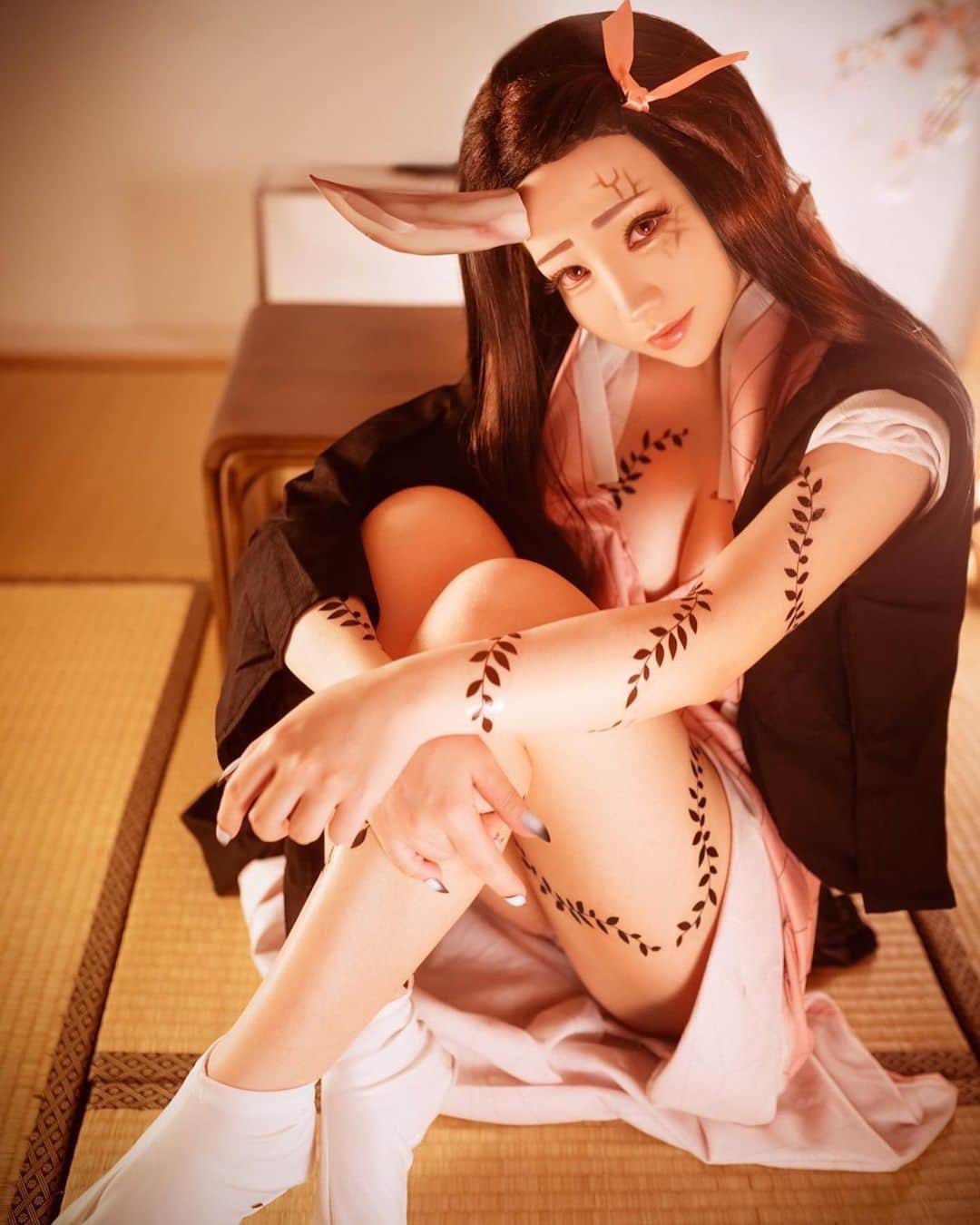 千尋のインスタグラム：「August’s Tier2 reward is now changing from FF VII : Alice to Demon Slayer: Kimetsu No Yaiba : demonized Nezuko!  Get now> https://www.patreon.com/chihirosama  This version is lately version from comic’s Nezuko >< (that’s why she looks more mature Already finished making the box of Tanjiro but too busy having no time to take photos  So want to take  the shot of Nezuko crowing out from the box XDDDD If everyone likes that CHIHIRO will try to take that !  BTW the way the box CHIHIRO used it loading CHIHIRO’s stuffs , accidentally useful!!! 想不想養一個千尋妹妹呢(盯著看) 另外8月份的P網照片獎勵換成禰豆子囉  這次的版本是漫畫後面時期的妹妹>< 所以有胸了)欸嘿嘿 可以去翻閱一下漫畫 做好了哥哥的箱子但是一直沒有時間拍 好想拍從箱子裡出來的畫面XDDDD 如果大家喜歡的話千尋會拍的)? 順帶一題現在炭治郎的箱子被千尋拿去裝雜物了 超級好用!!!! cosplay #cosplaygirl #demonslayer #demonslayerkimetsunoyaiba #demonslayercosplay #kamadonezuko  #kamadonezukocosplay」