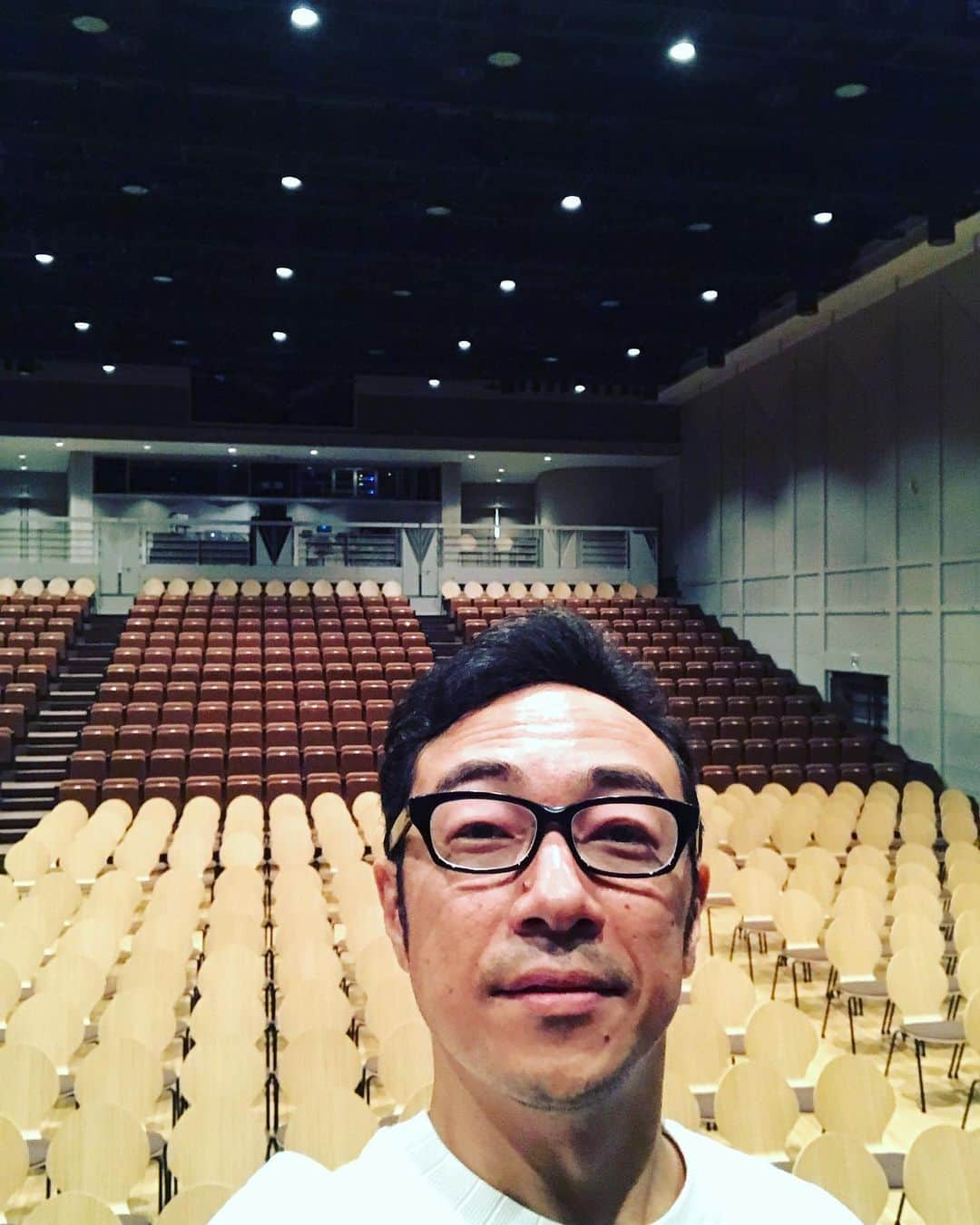 角田晃広さんのインスタグラム写真 - (角田晃広Instagram)「第21回東京03単独公演『人間味風』  初日終了！  ありがとうございました！ 東京公演は日曜まで！  #東京03#人間味風」8月21日 23時42分 - akihiro_kakuta