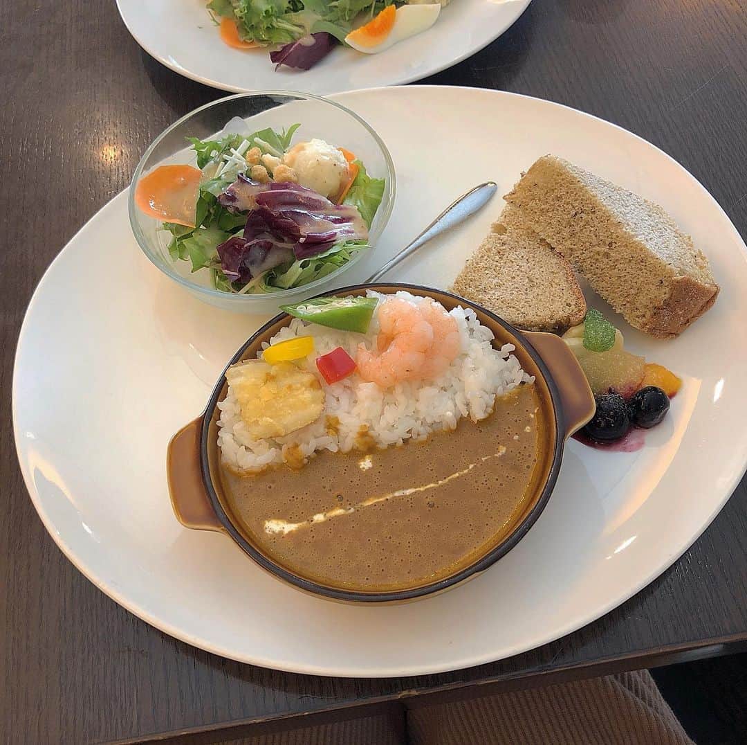 柏山奈々美さんのインスタグラム写真 - (柏山奈々美Instagram)「カレープレートうまうま。 シフォンケーキもついてて幸せやん。  #ランチ #cafe #仙台カフェ」8月21日 23時44分 - nanamikashiyama